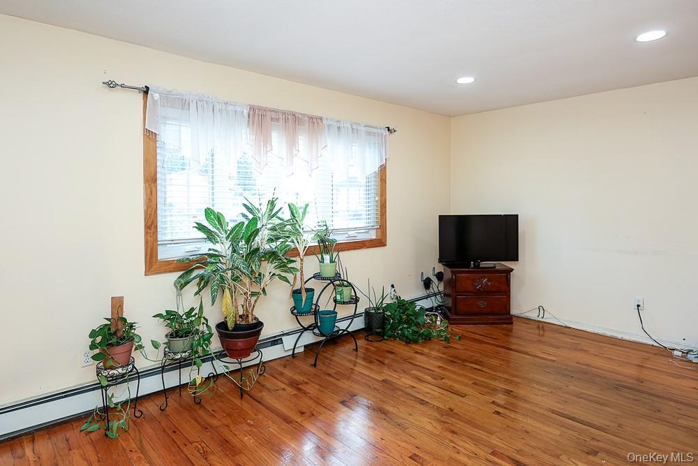 11 Valentine Street Property Photo 9