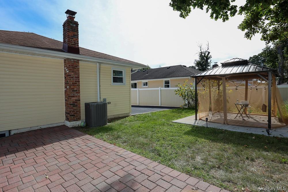 11 Valentine Street Property Photo 31
