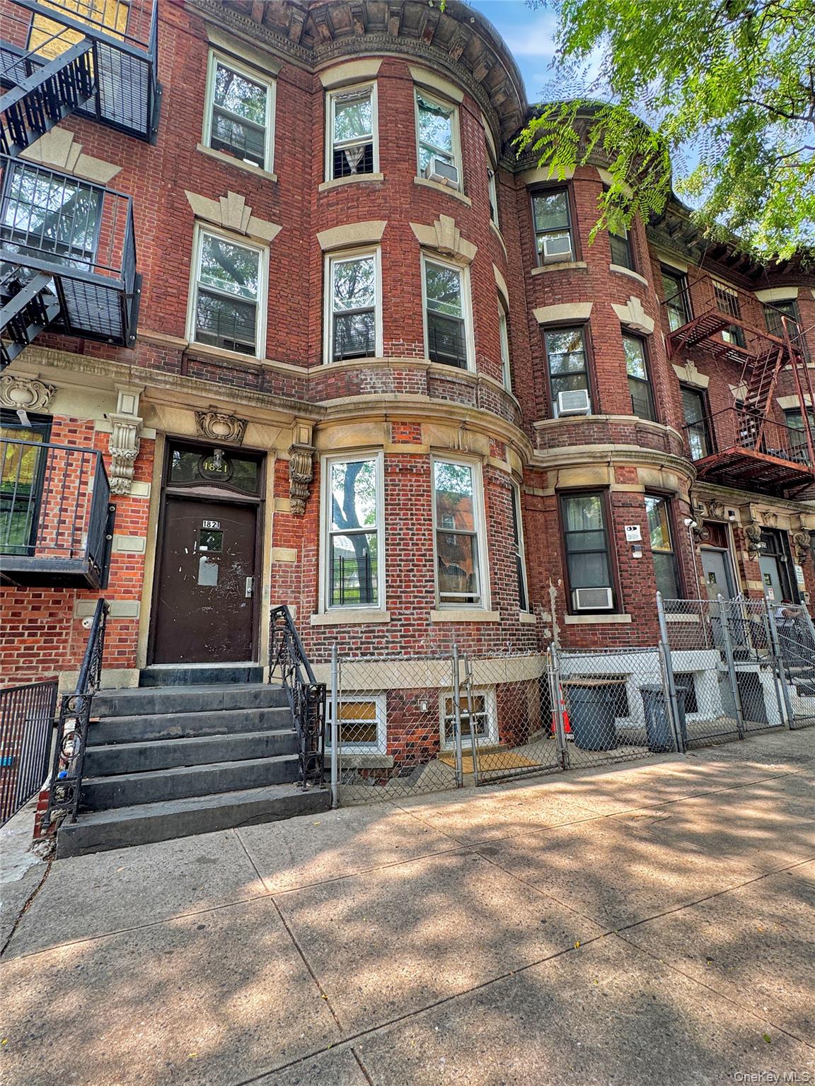 1821 Topping Avenue Property Photo 1