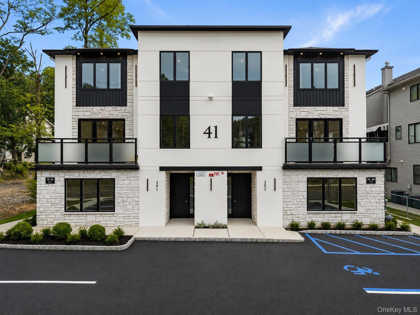 41 Saddle River Road 111 Property Photo 3