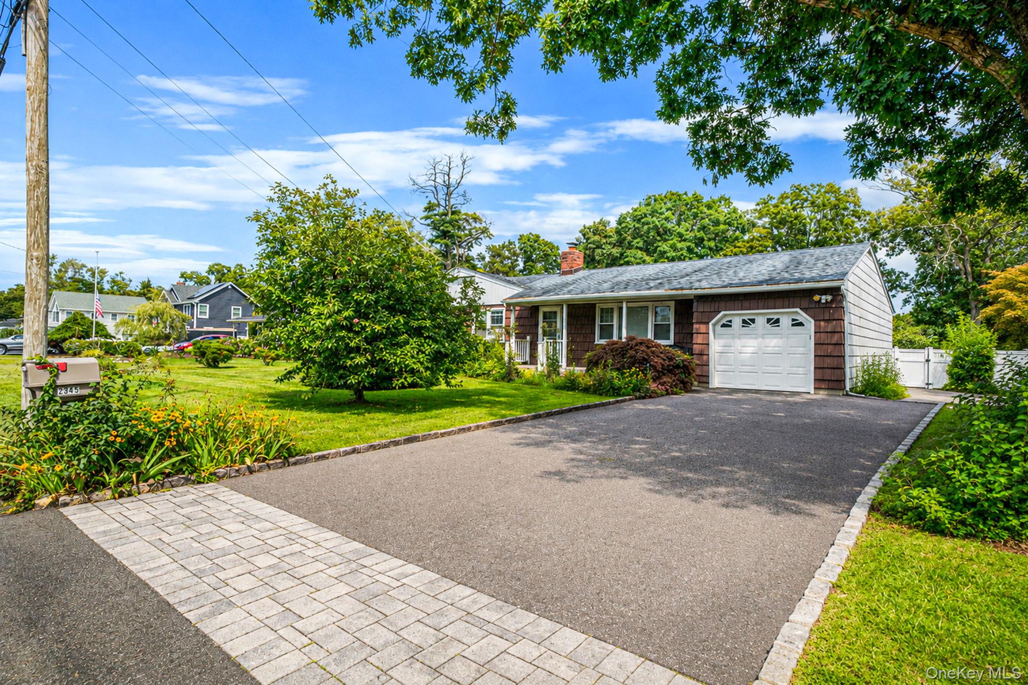 2345 Louis Kossuth Avenue Property Photo 1