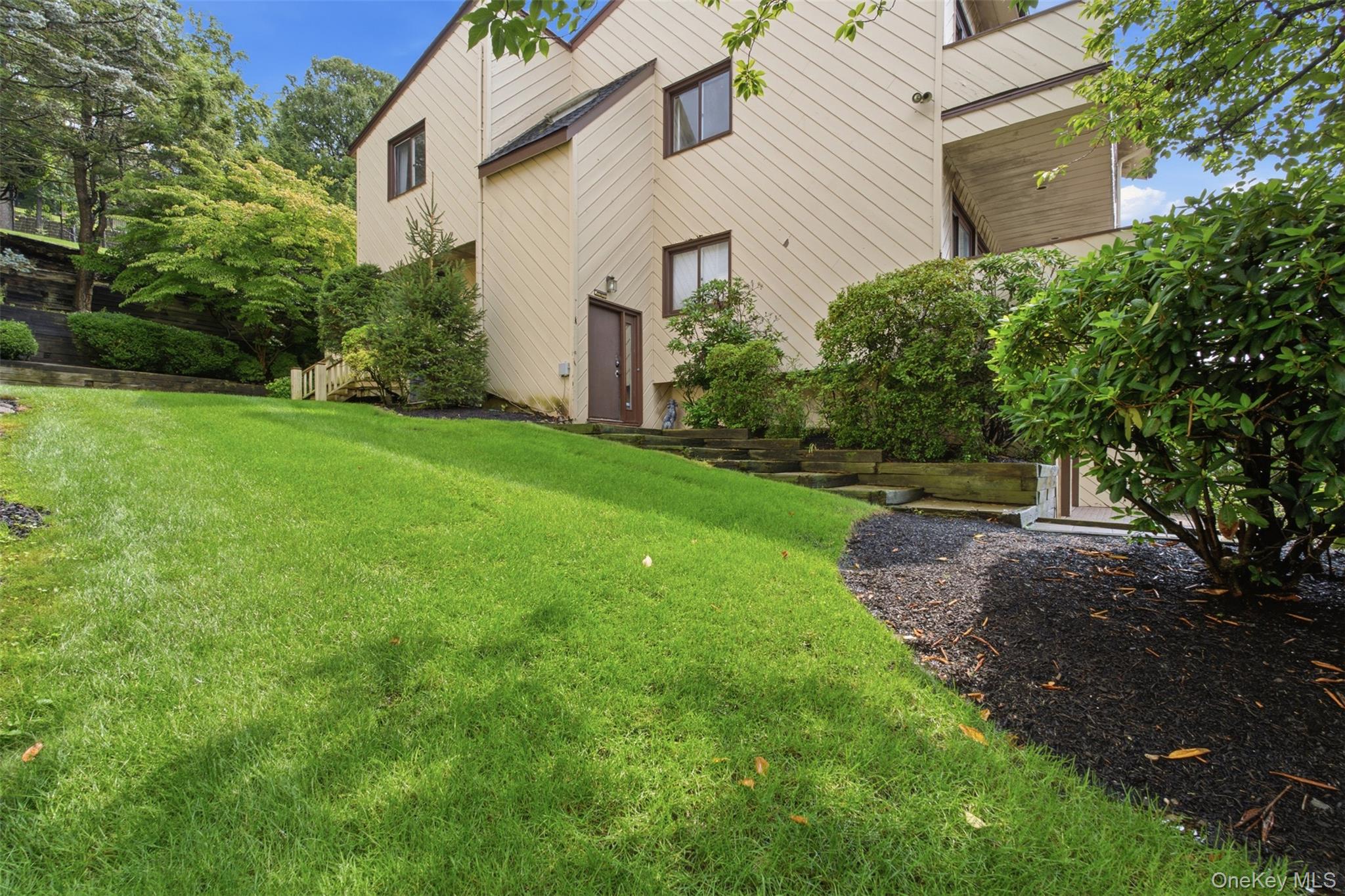 14 Dakota Court Property Photo 2