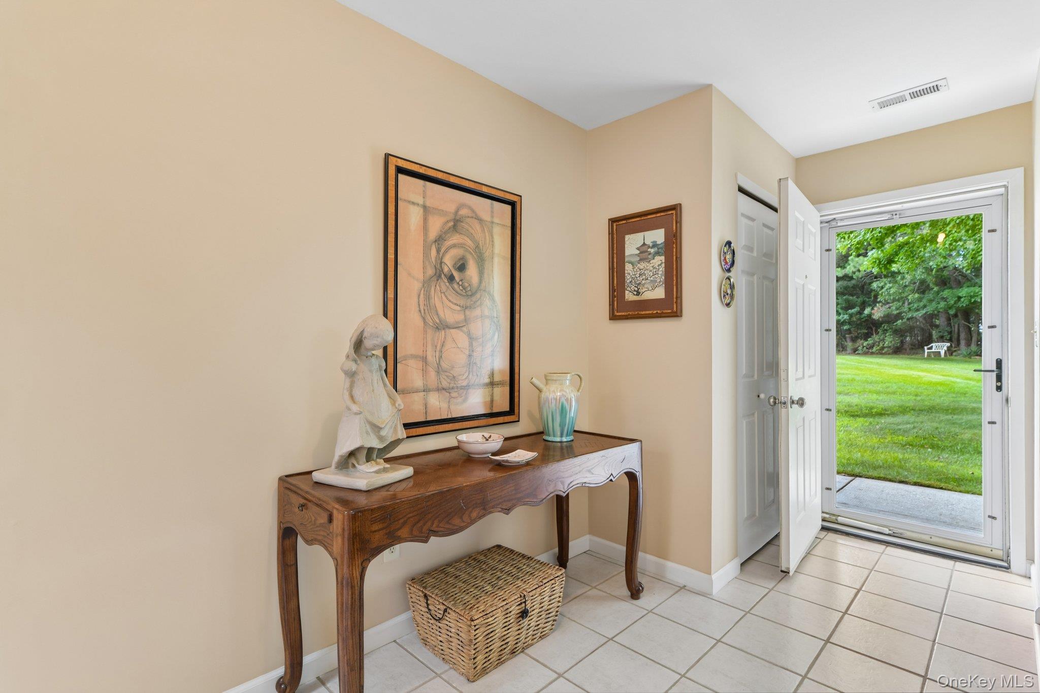 127 Farm House Court Property Photo 4