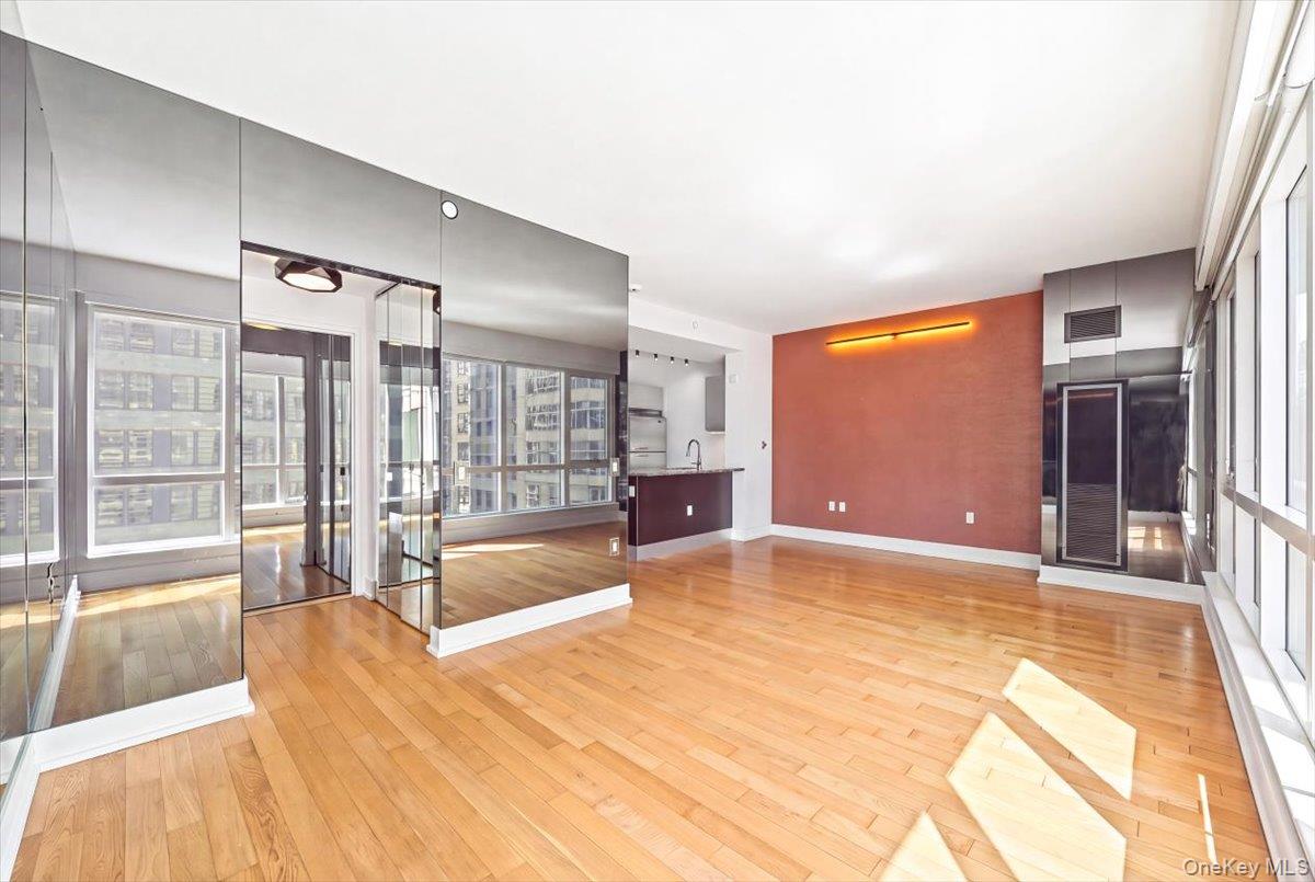 350 W 42nd Street 19i Property Photo 3