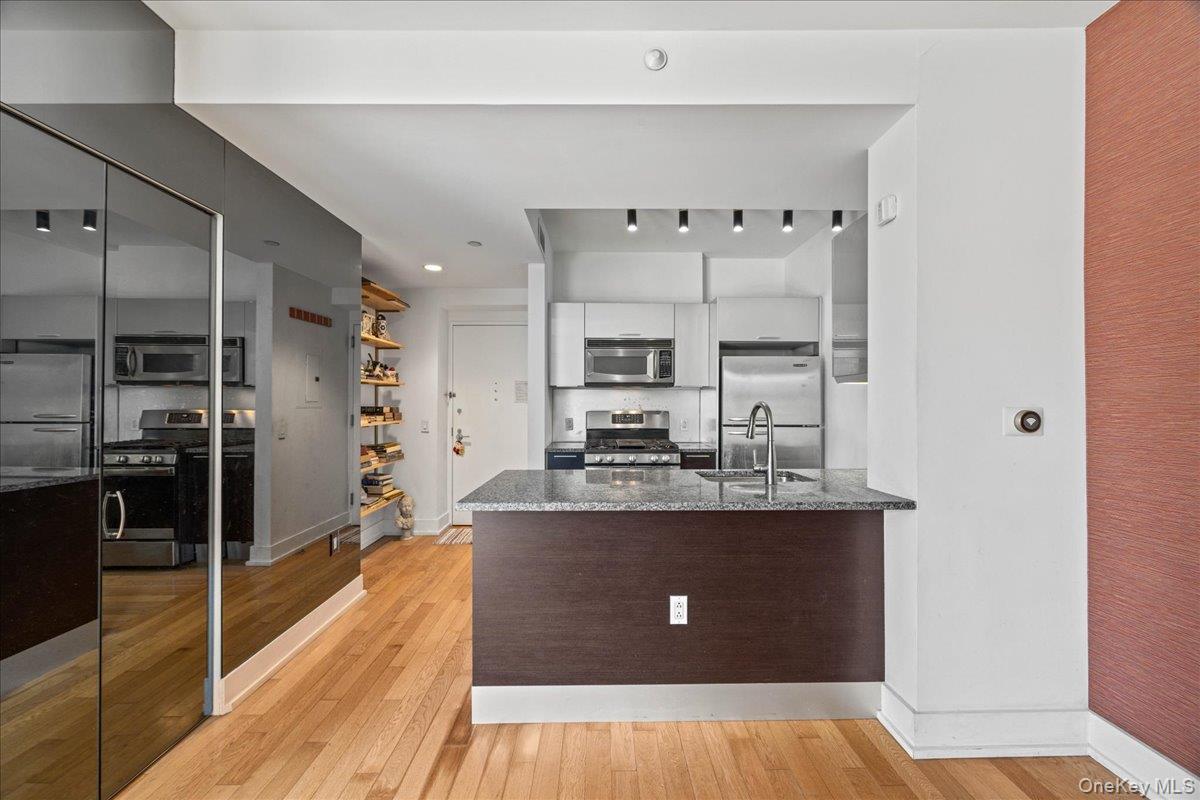 350 W 42nd Street 19i Property Photo 12
