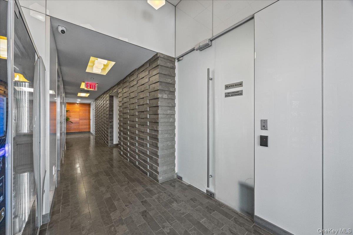 350 W 42nd Street 19i Property Photo 20