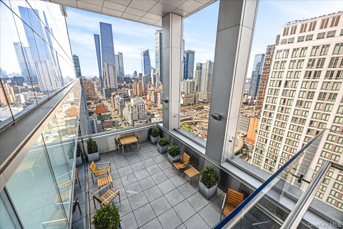 350 W 42nd Street 19i Property Photo 26