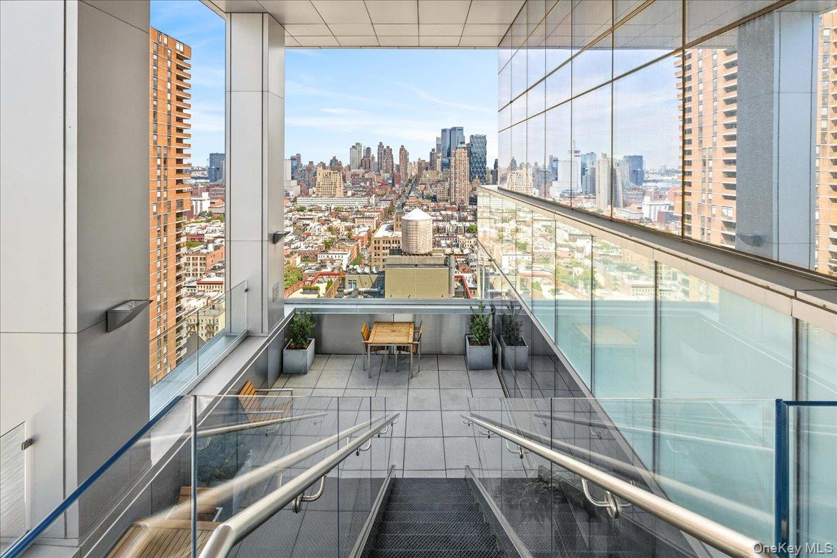 350 W 42nd Street 19i Property Photo 27