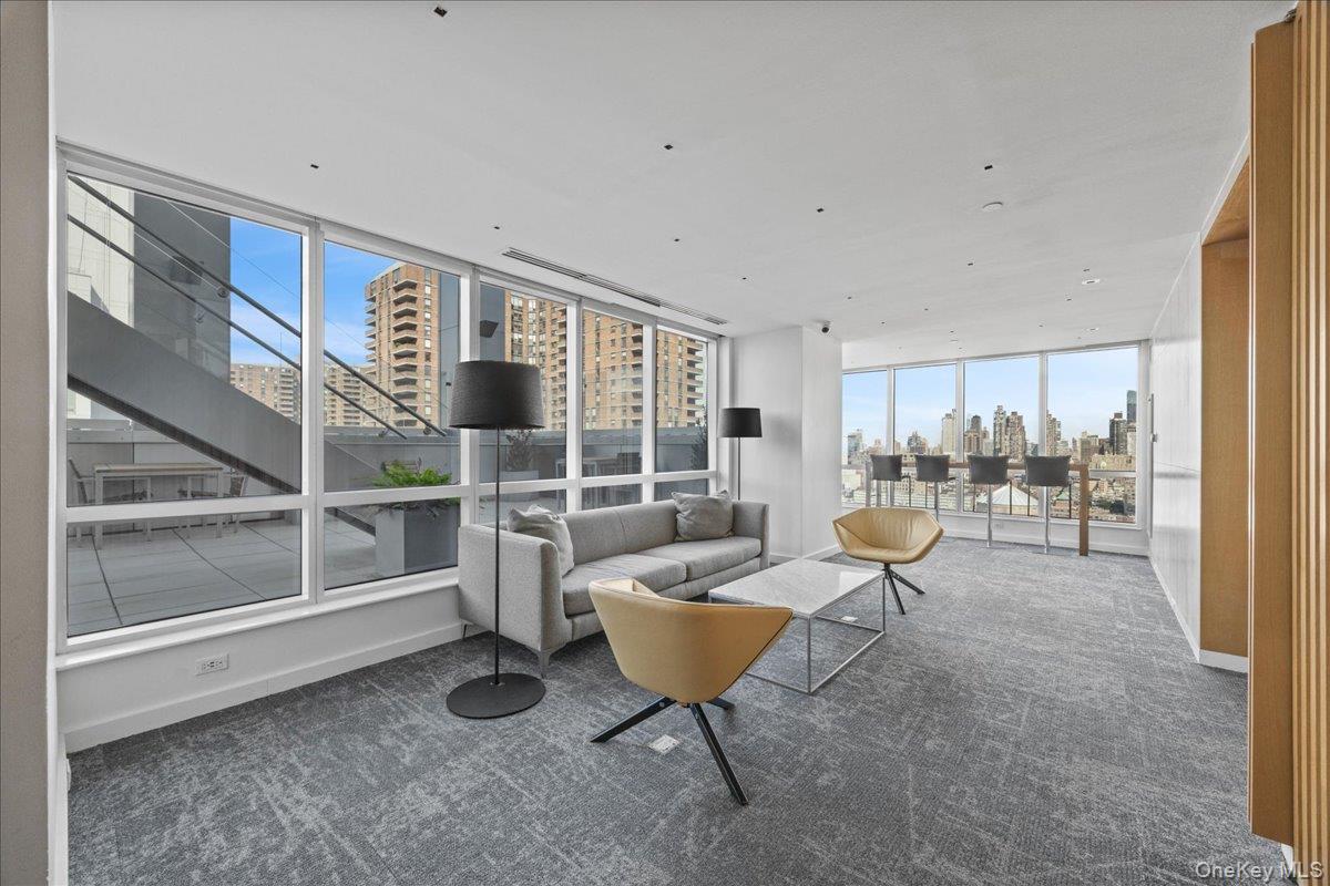350 W 42nd Street 19i Property Photo 29