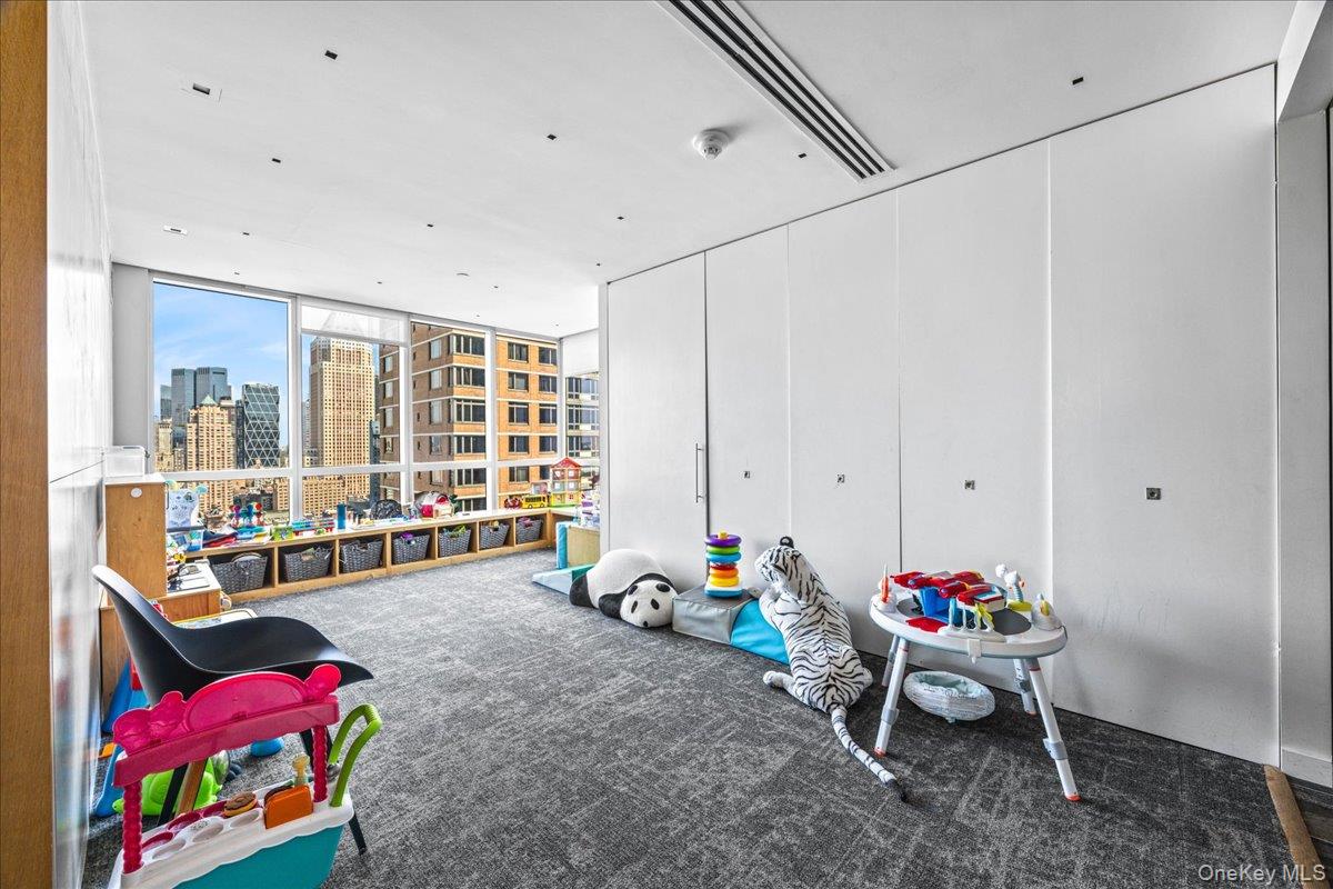 350 W 42nd Street 19i Property Photo 31