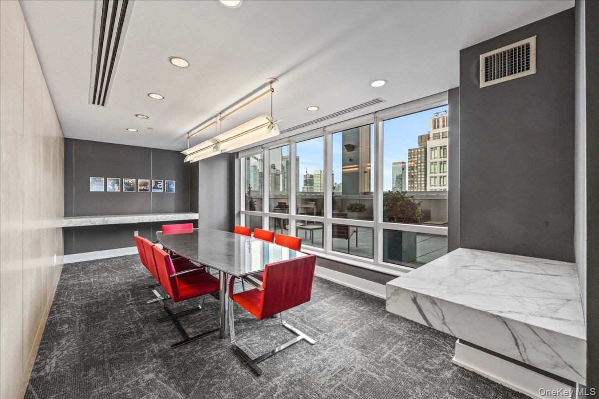 350 W 42nd Street 19i Property Photo 32