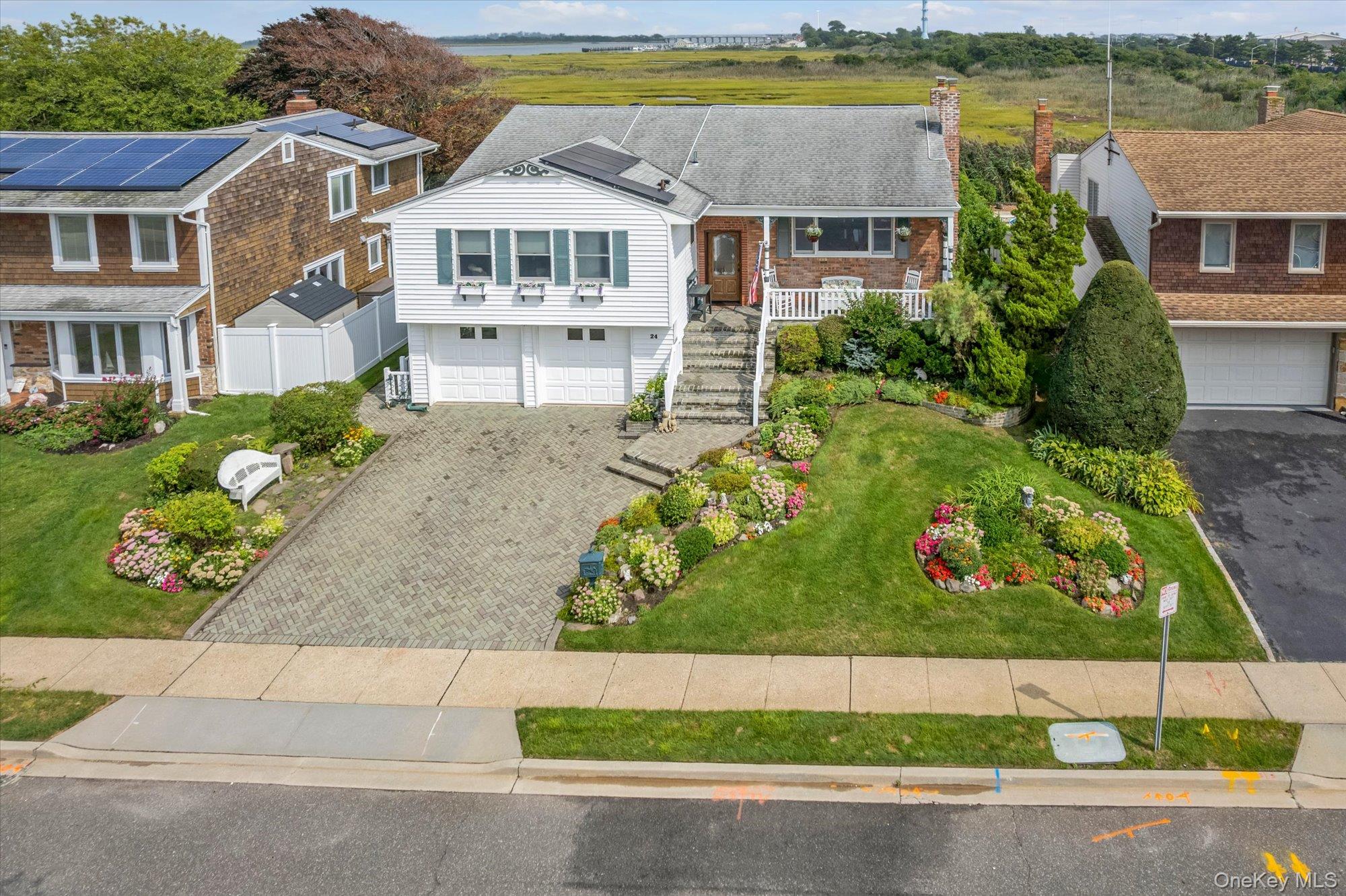 24 Donna Lane Property Photo 1