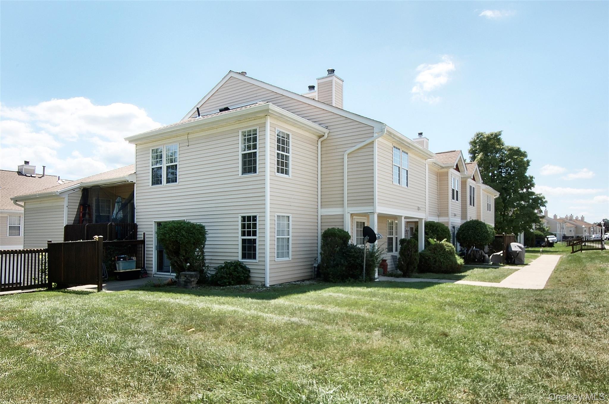 2921 Whispering Hills Property Photo 4