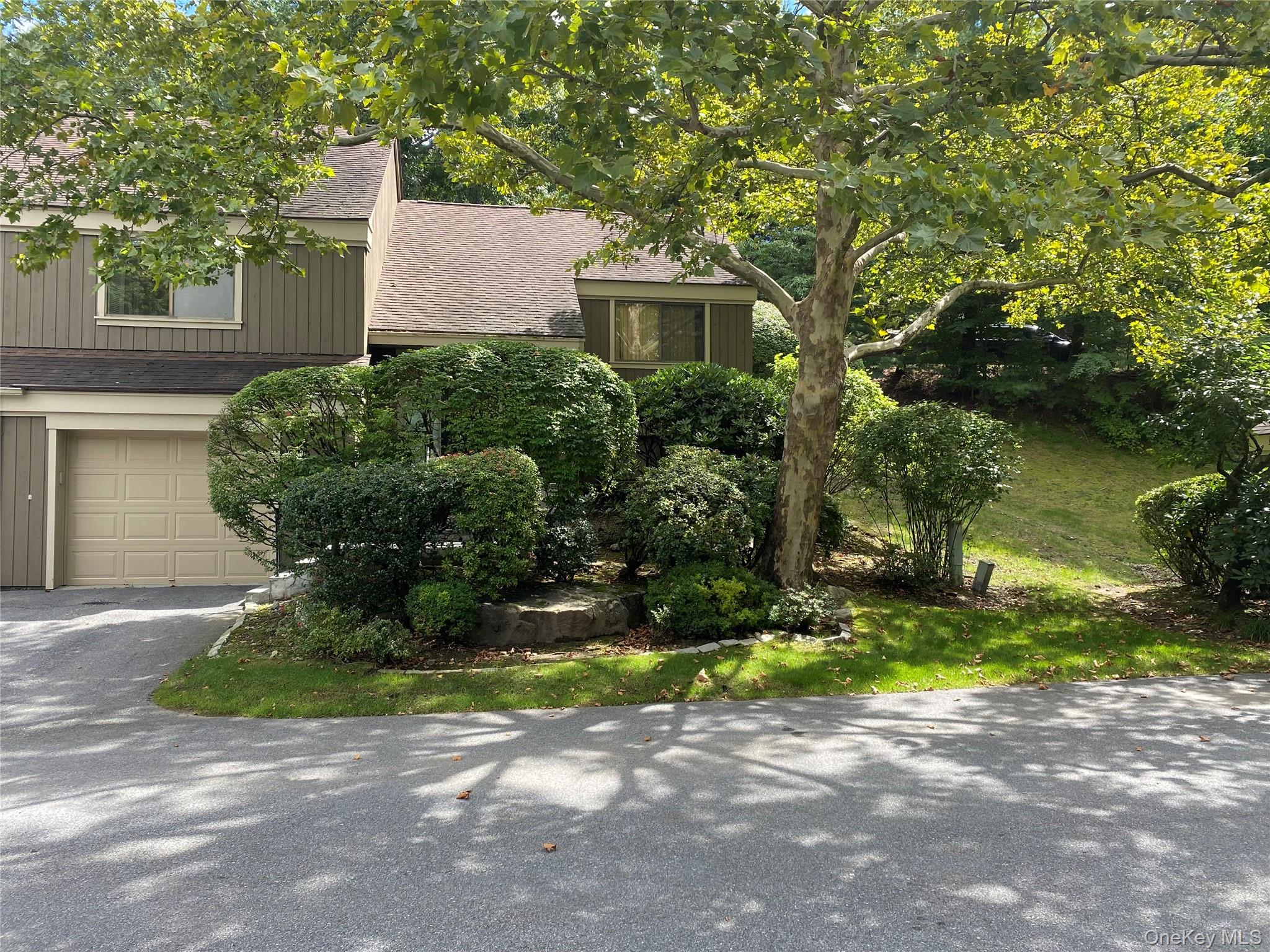 558 Heritage Hills Drive B Property Photo 1