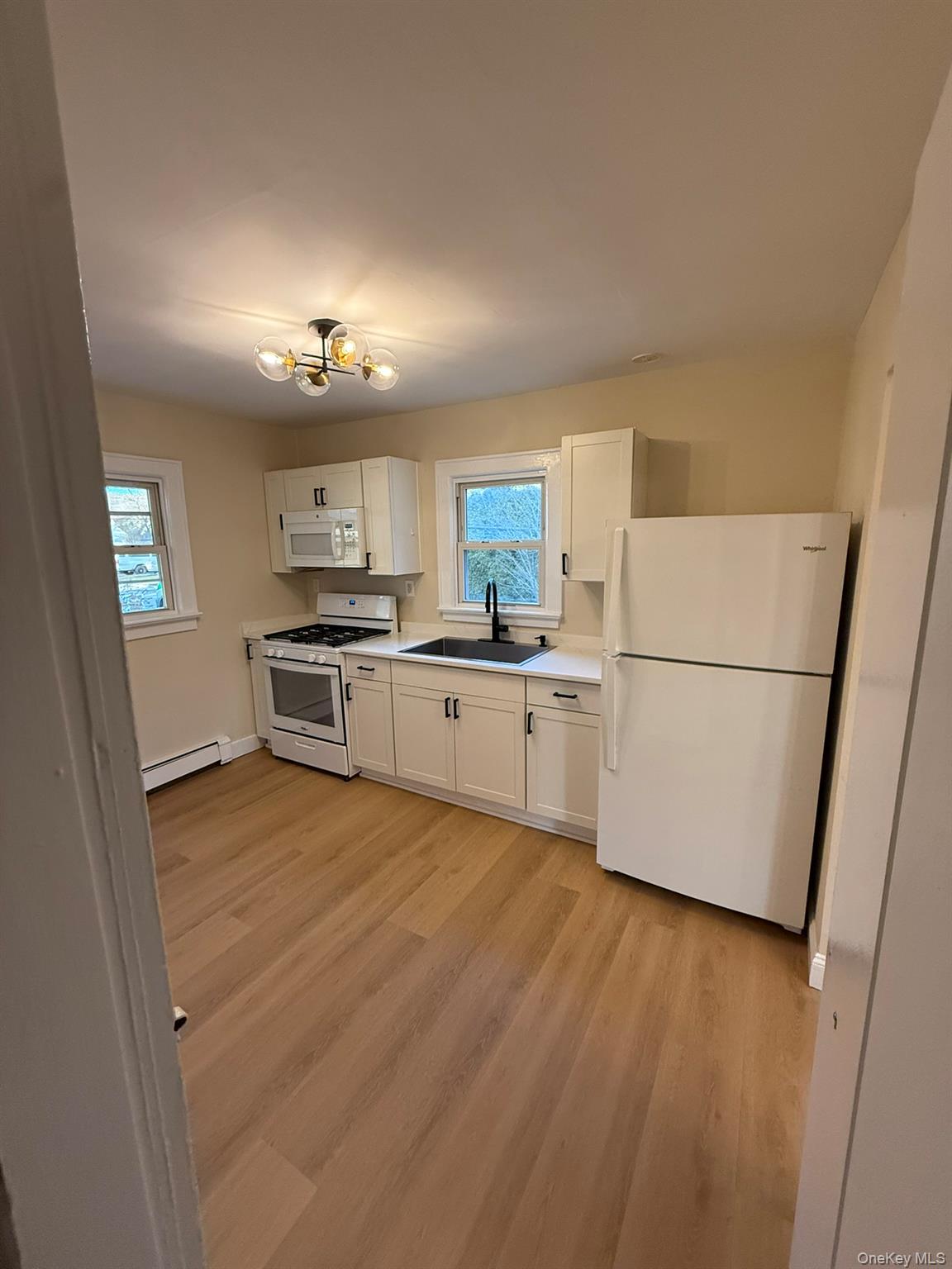 443 North Country Rd Property Photo 6