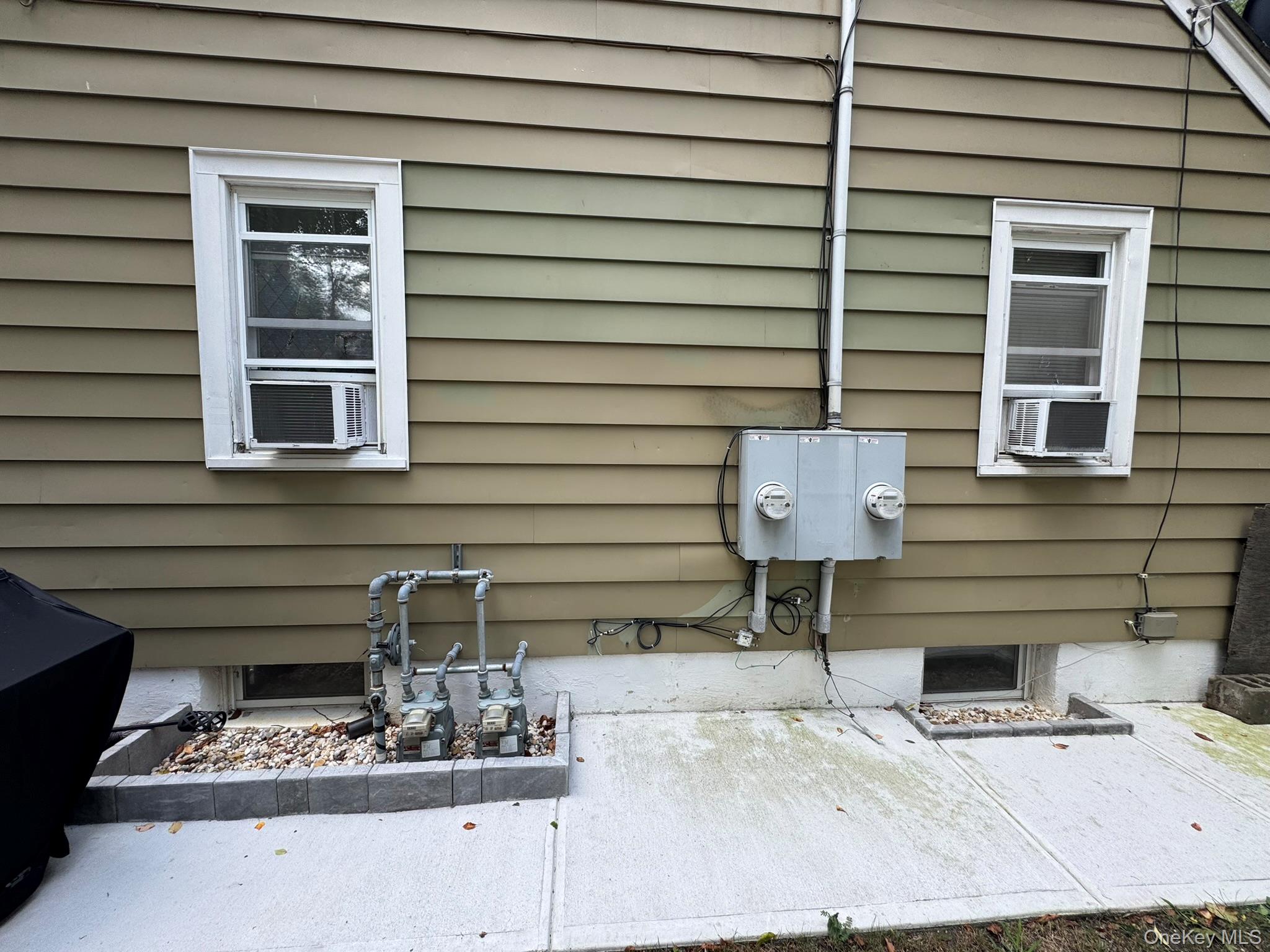 443 North Country Rd Property Photo 24