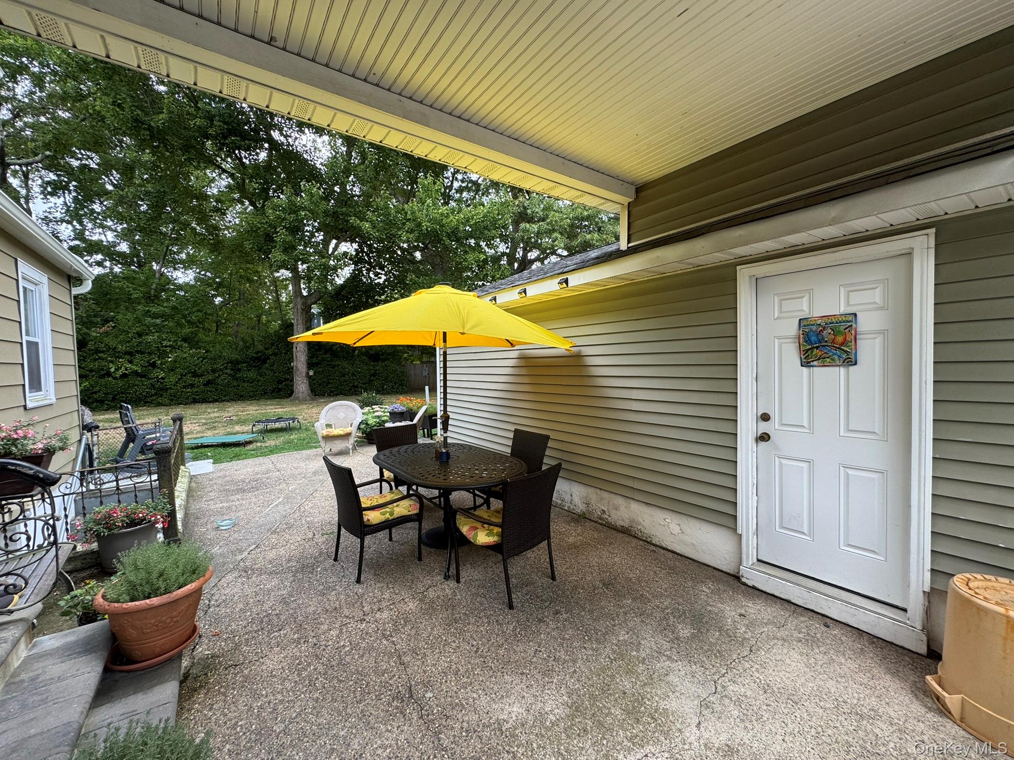 443 North Country Rd Property Photo 26