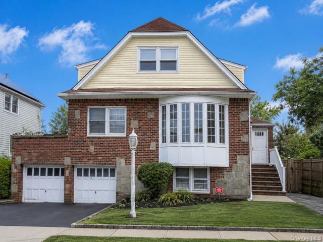 312 E Beech Street Main Property Photo 1