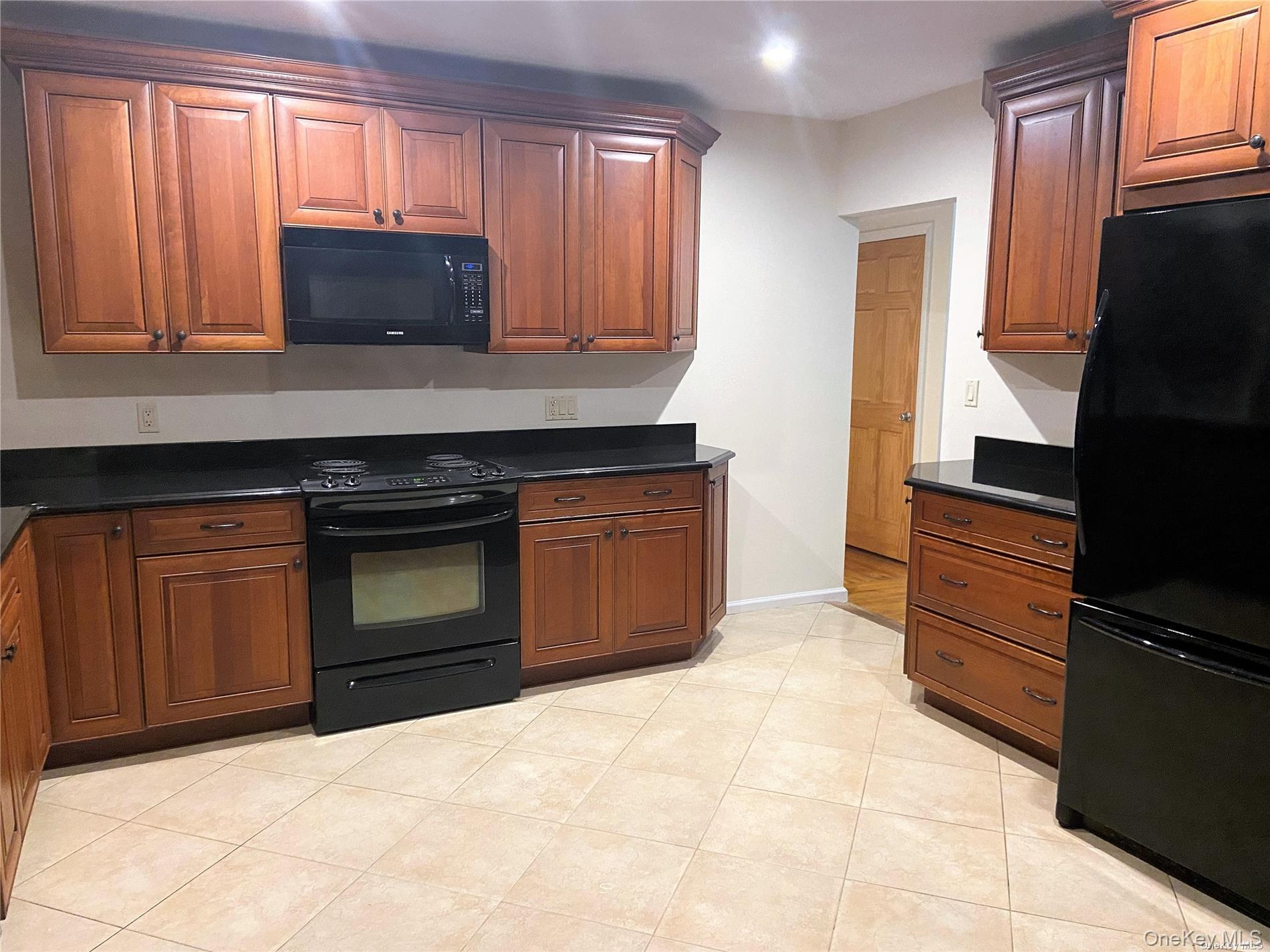 312 E Beech Street Main Property Photo 4