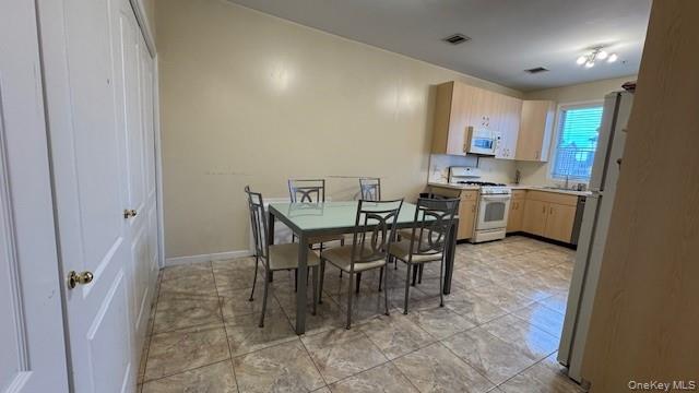 5 Toltchav Way 202 Property Photo 4