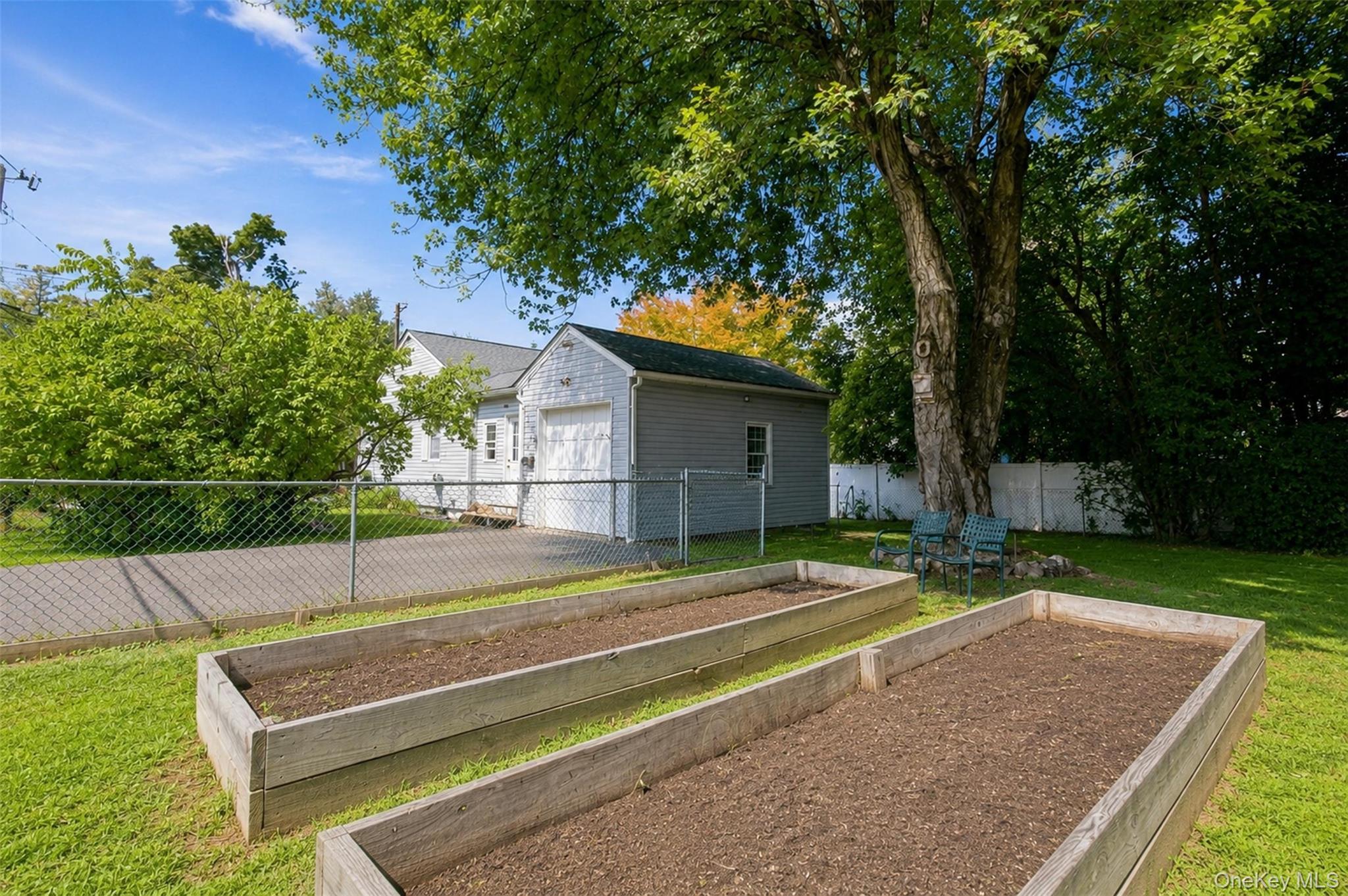 6 Hillside Avenue Property Photo 4
