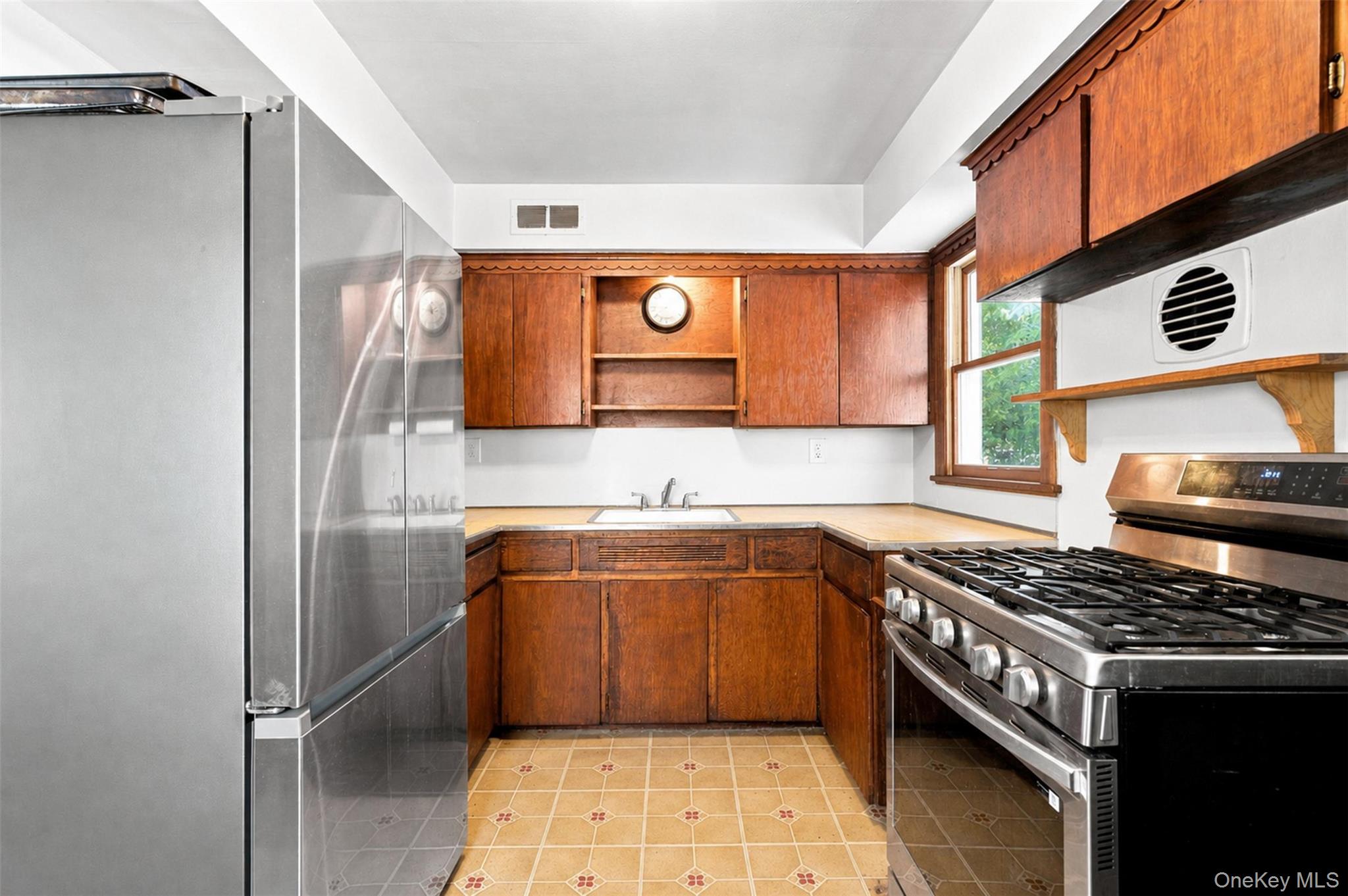 6 Hillside Avenue Property Photo 8