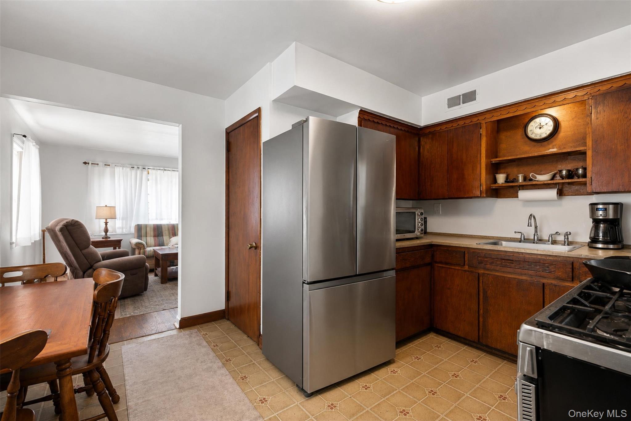 6 Hillside Avenue Property Photo 9