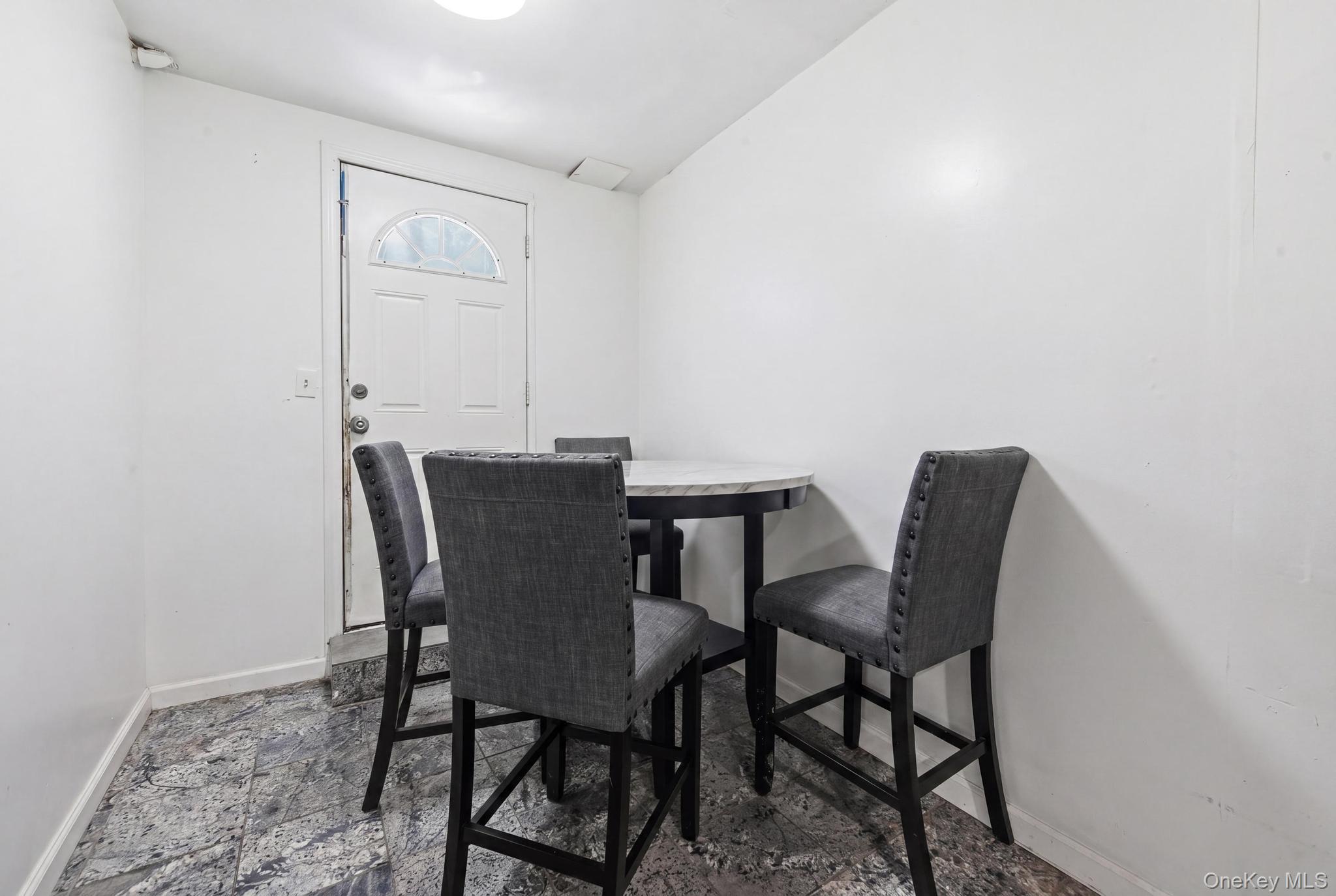 1086 Blake Avenue Property Photo 4