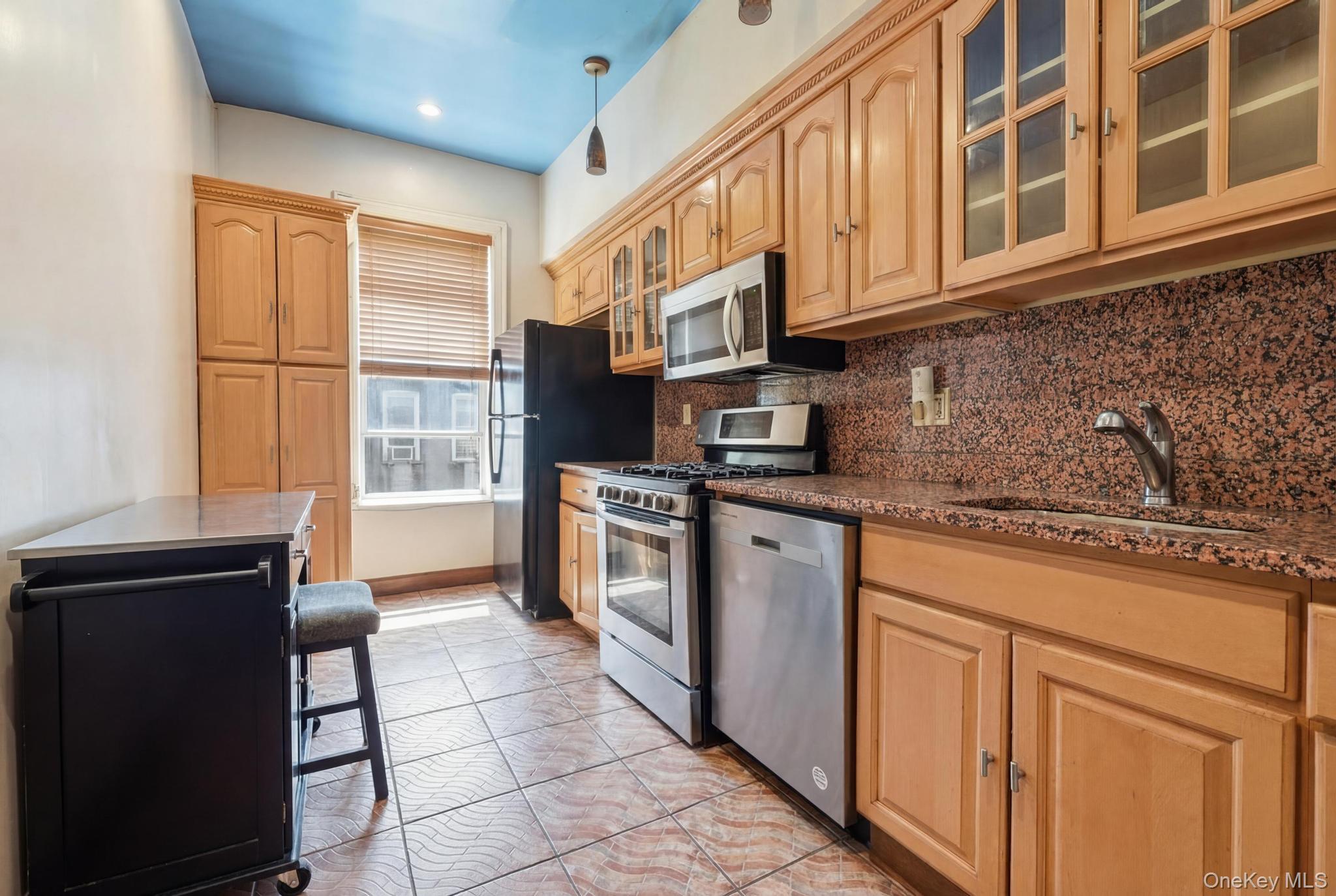1086 Blake Avenue Property Photo 15