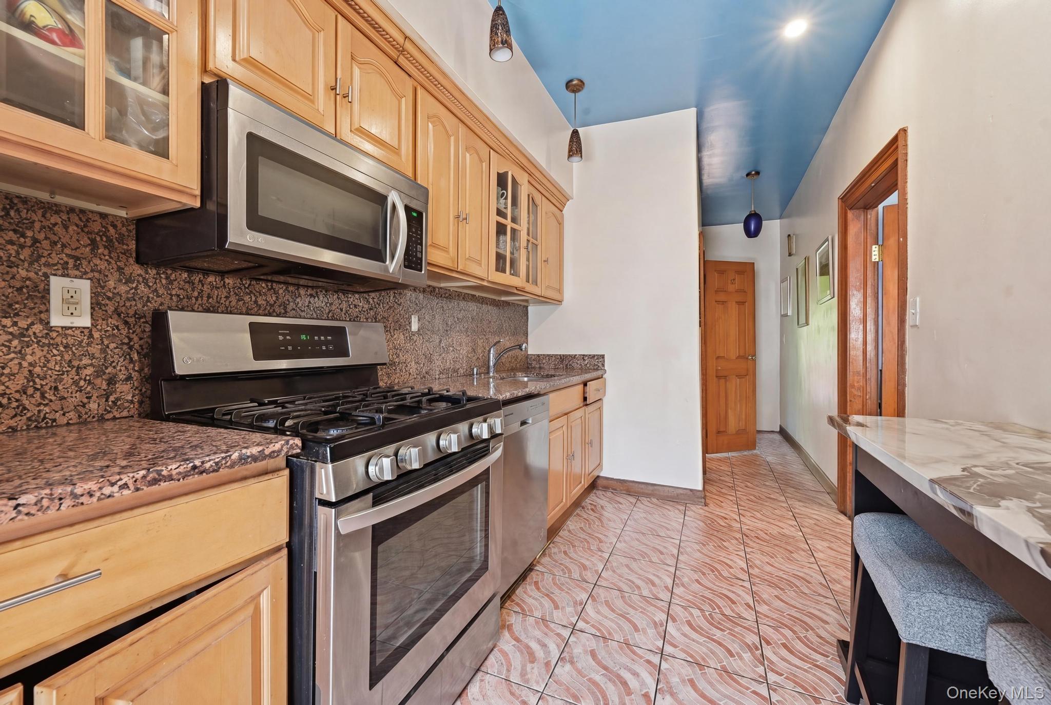 1086 Blake Avenue Property Photo 16