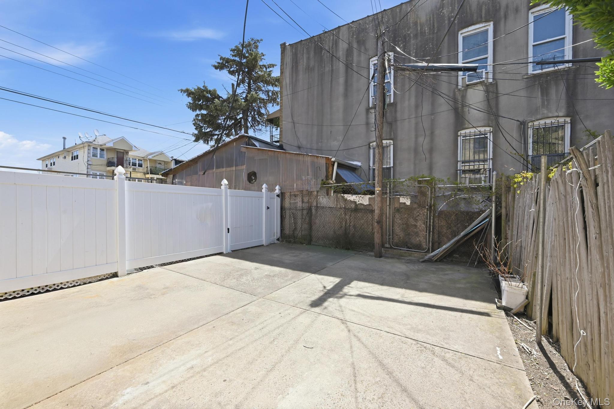 1086 Blake Avenue Property Photo 28