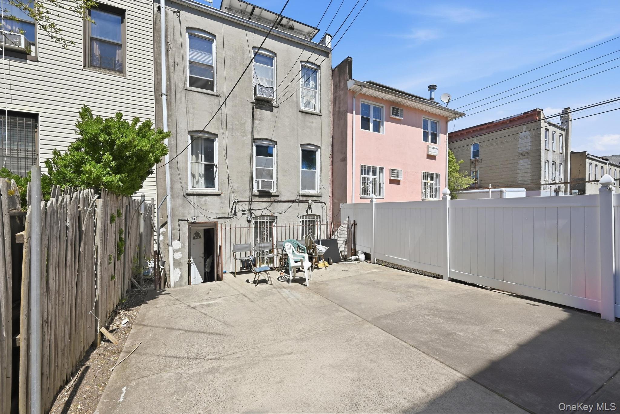1086 Blake Avenue Property Photo 29