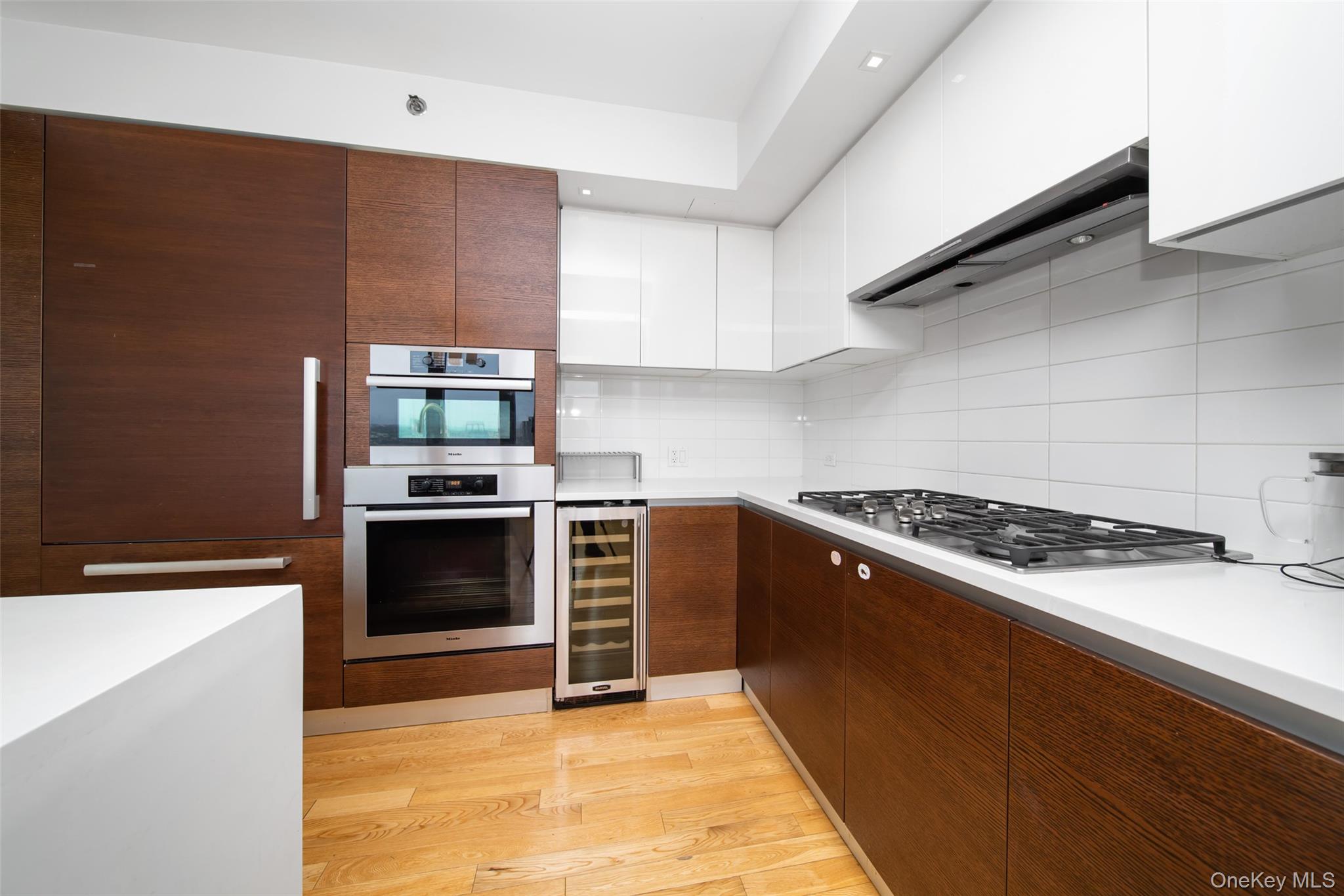 39-16 Prince Street PhB Property Photo 1