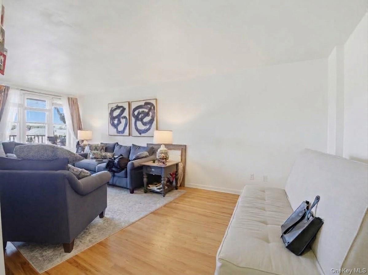 60 Hempstead Avenue 2h Property Photo 2