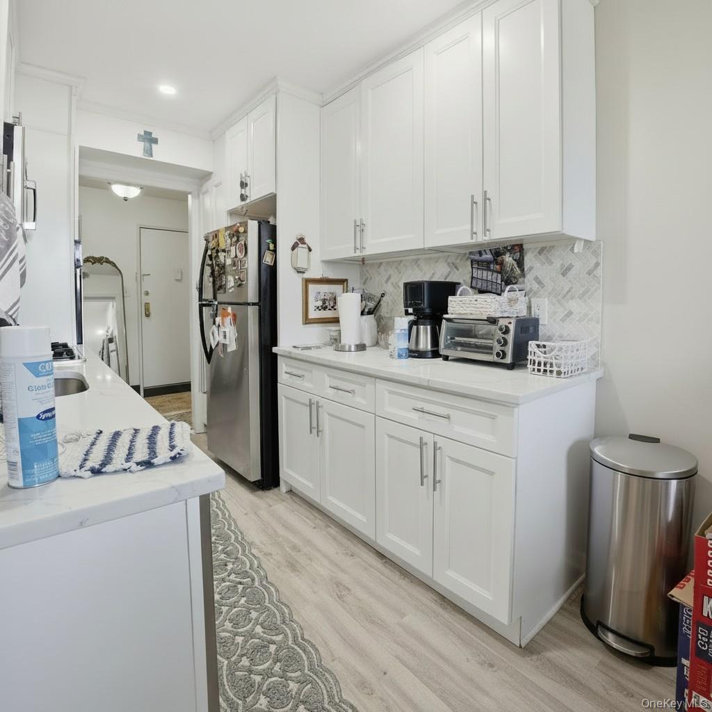 60 Hempstead Avenue 2h Property Photo 3