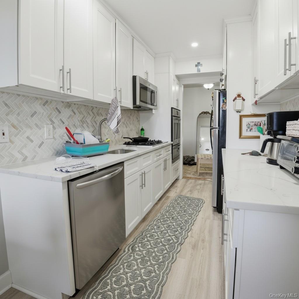 60 Hempstead Avenue 2h Property Photo 4