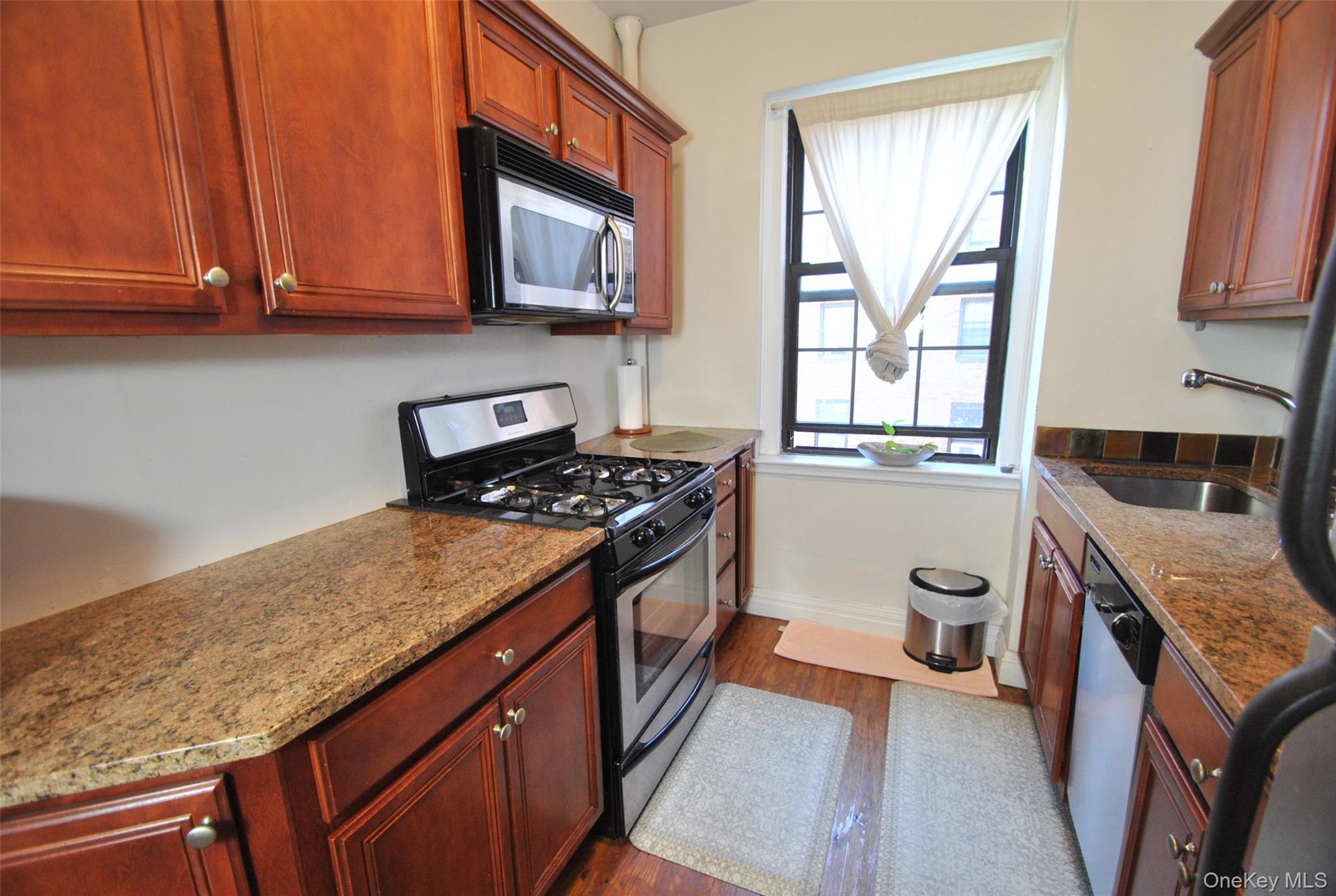 198 Garth Road 3c Property Photo 5