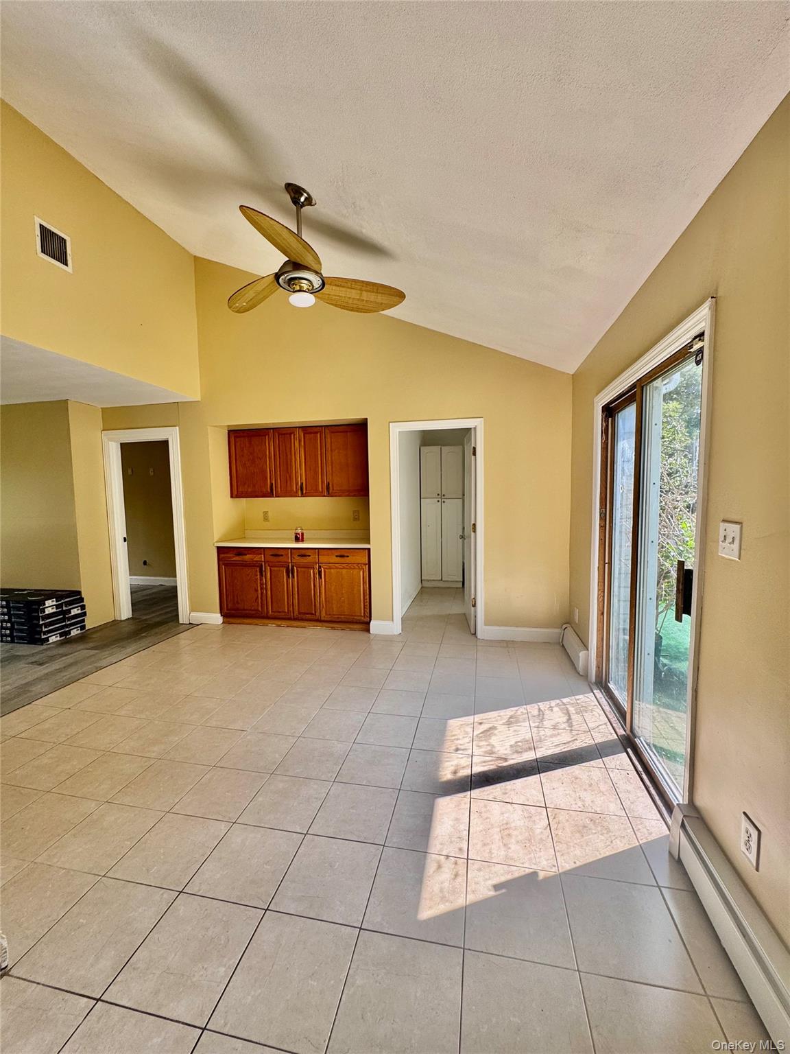 260 Oceanside Street Property Photo 2
