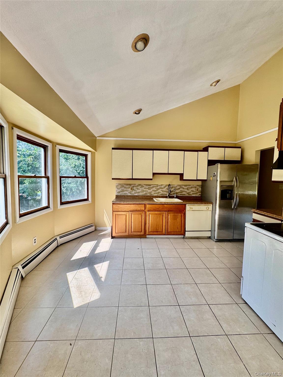 260 Oceanside Street Property Photo 3