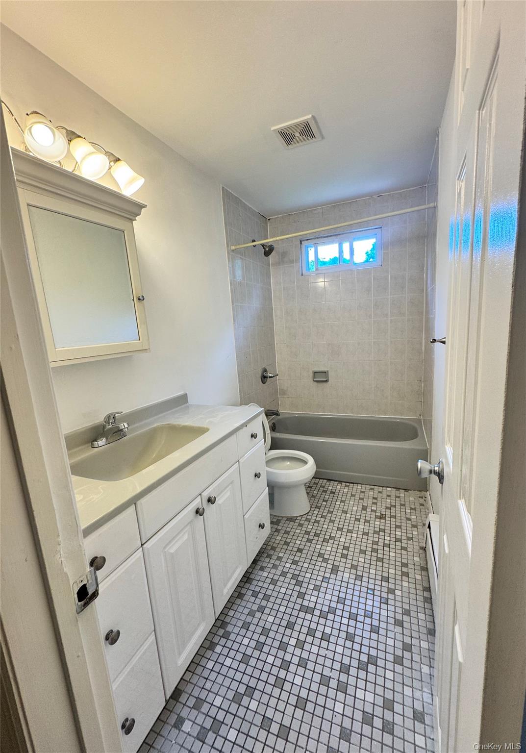 260 Oceanside Street Property Photo 11