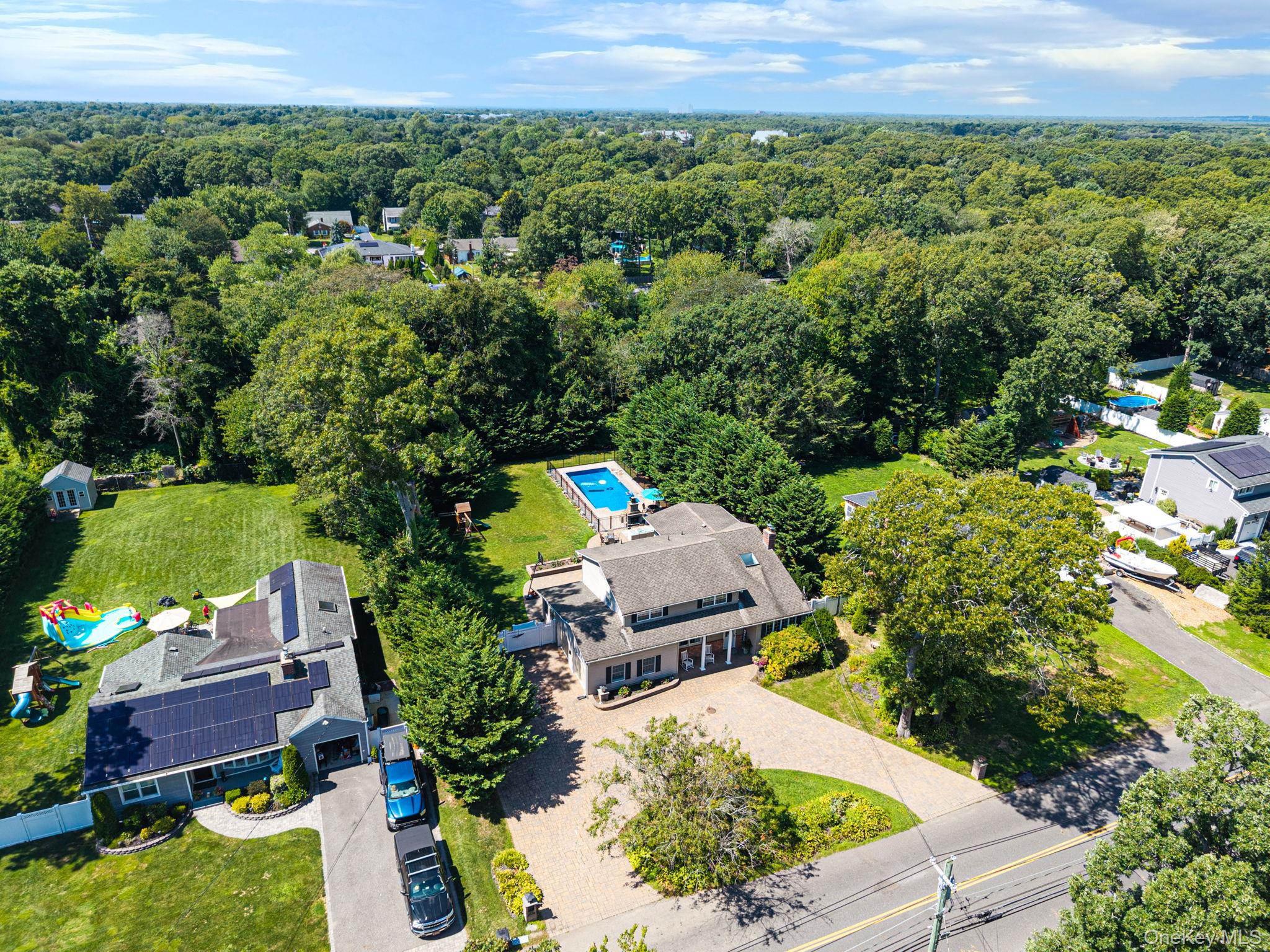 136 Vanderbilt Boulevard Property Photo 3