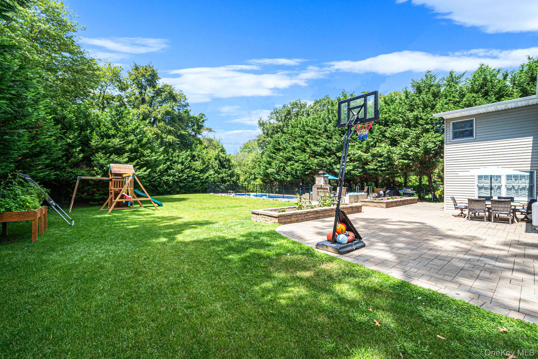 136 Vanderbilt Boulevard Property Photo 7