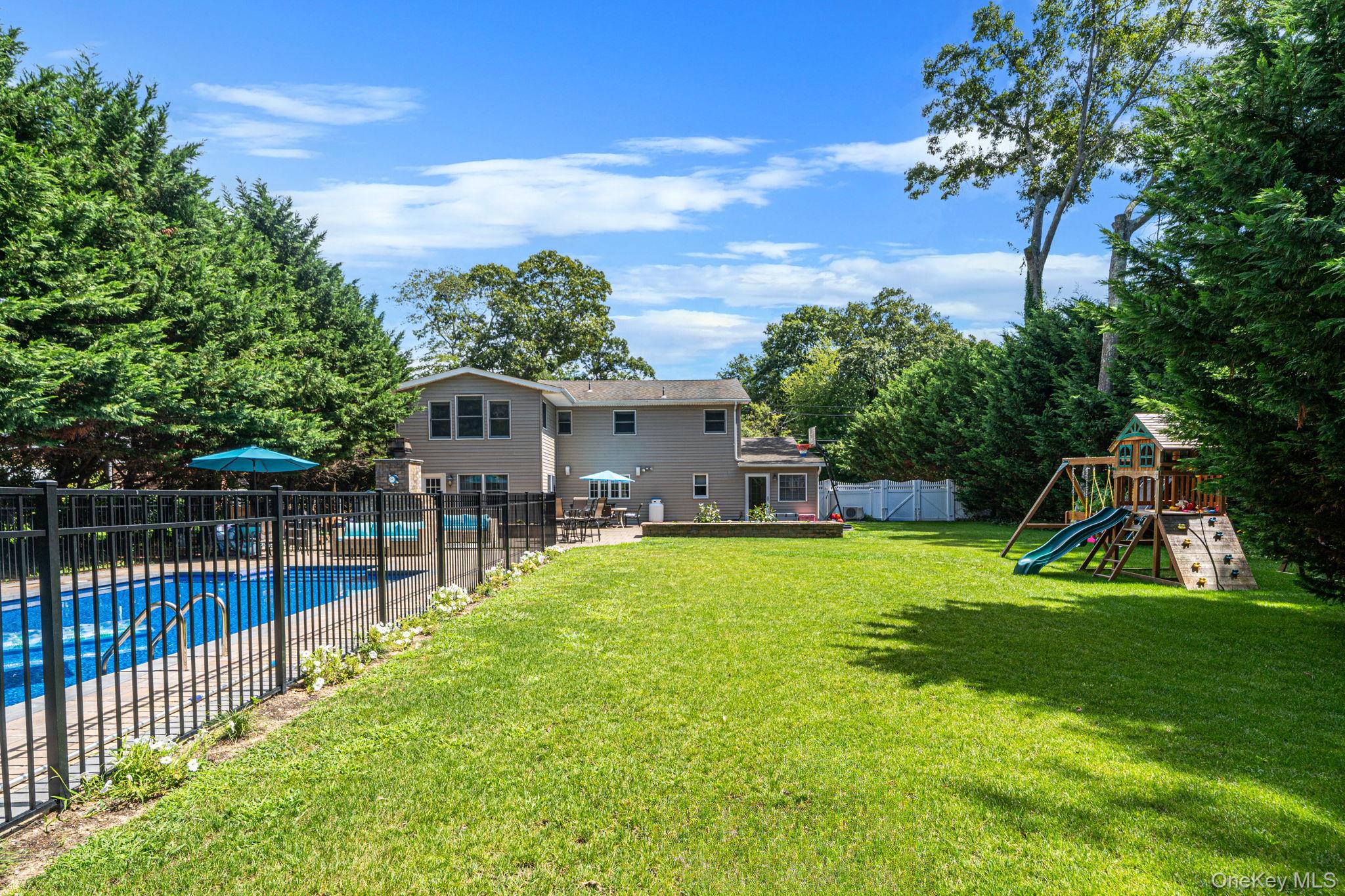 136 Vanderbilt Boulevard Property Photo 12