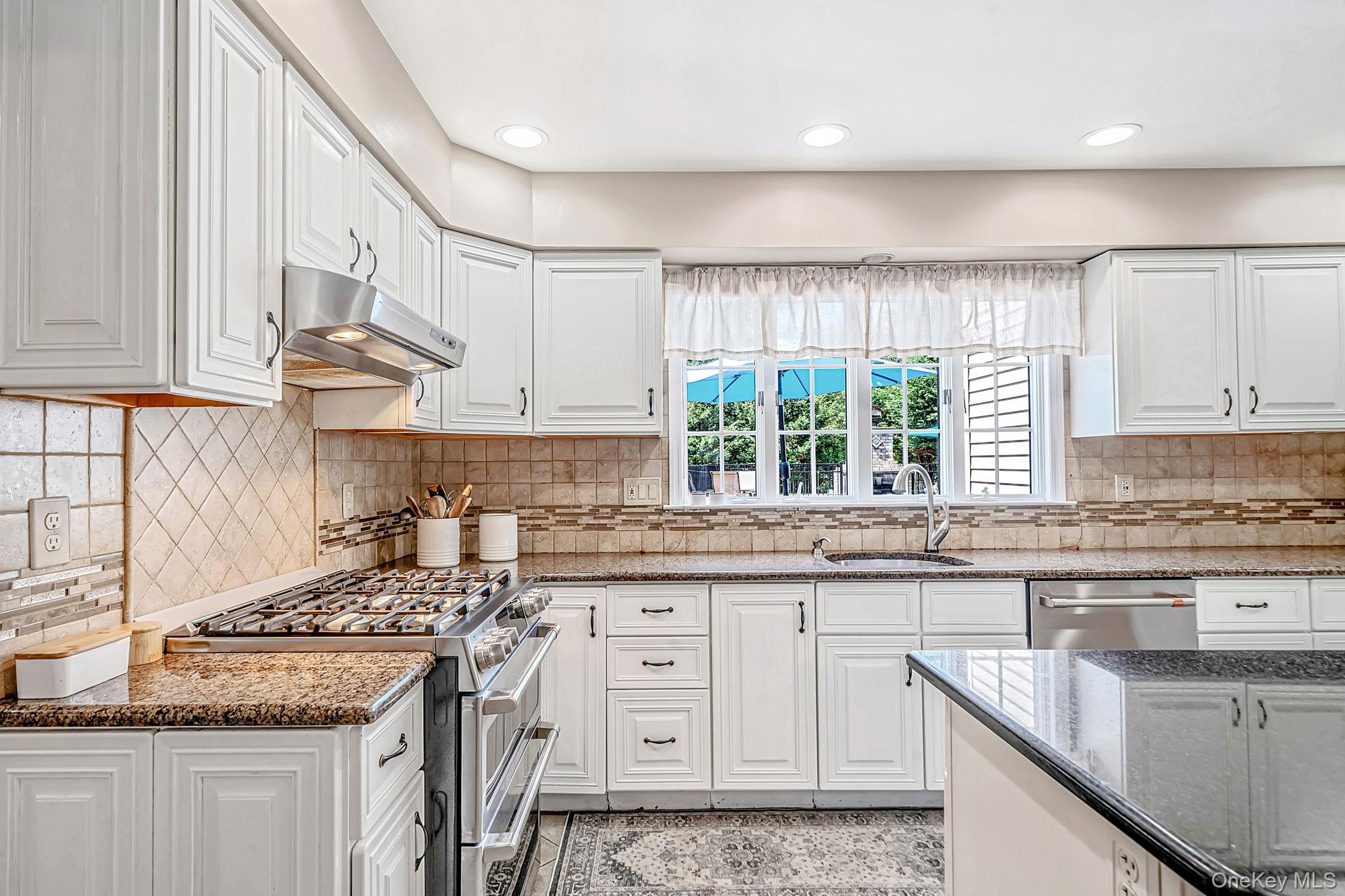 136 Vanderbilt Boulevard Property Photo 18