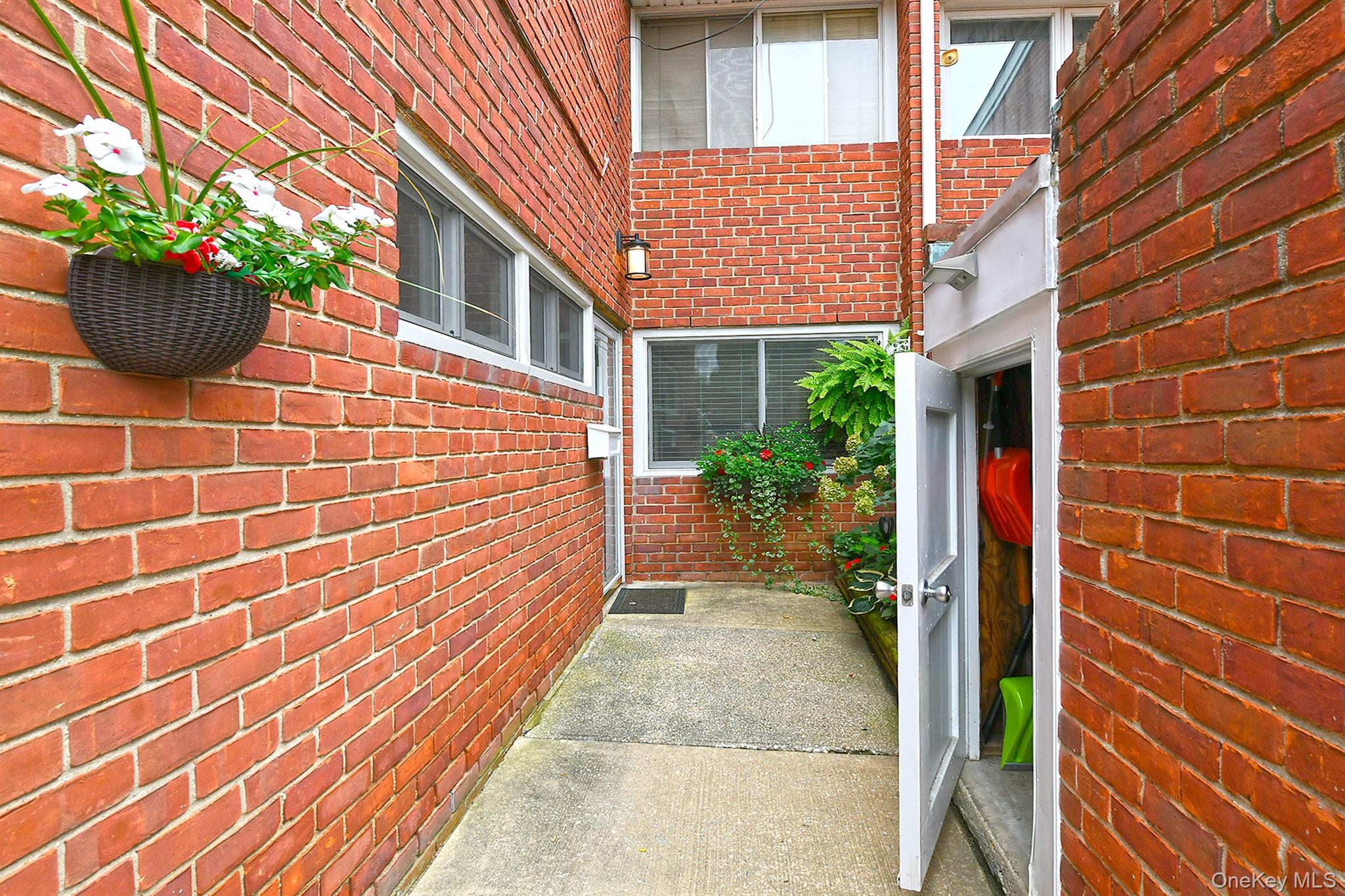 745 Conklin Street 18 Property Photo 2