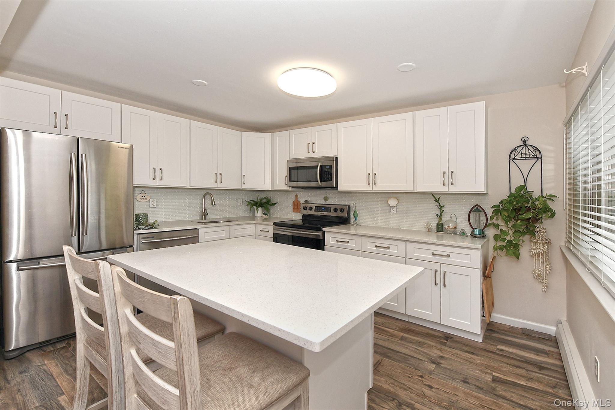 745 Conklin Street 18 Property Photo 6