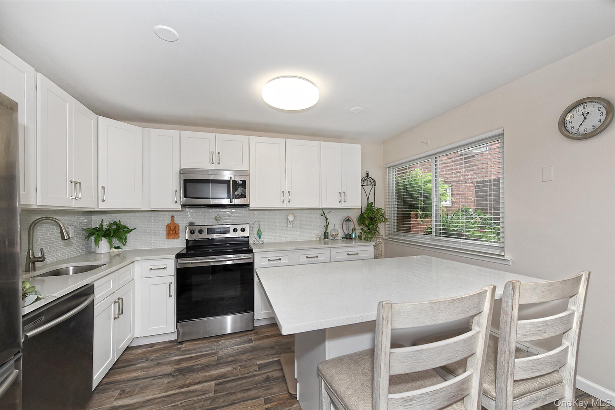 745 Conklin Street 18 Property Photo 7