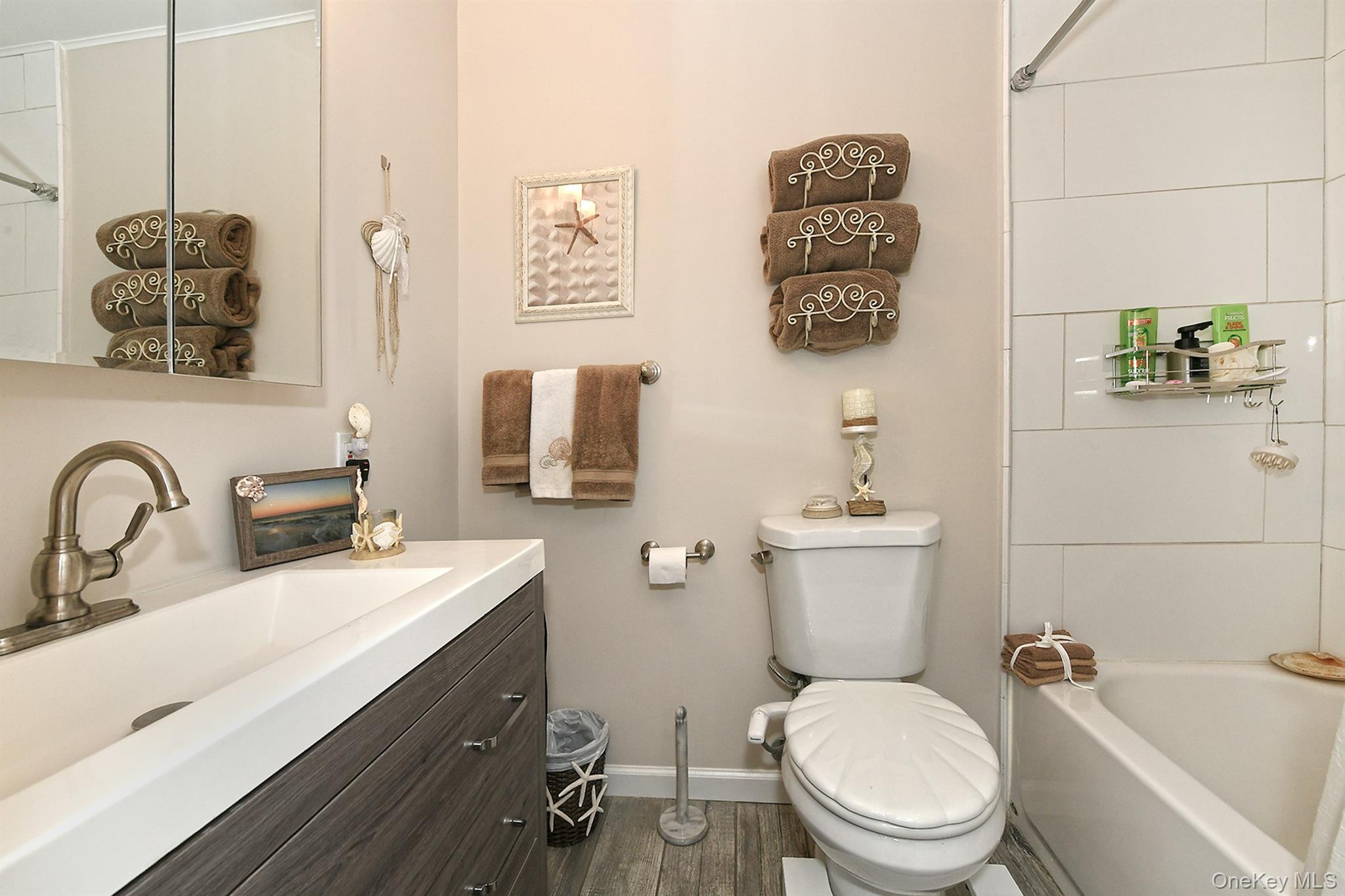 745 Conklin Street 18 Property Photo 19