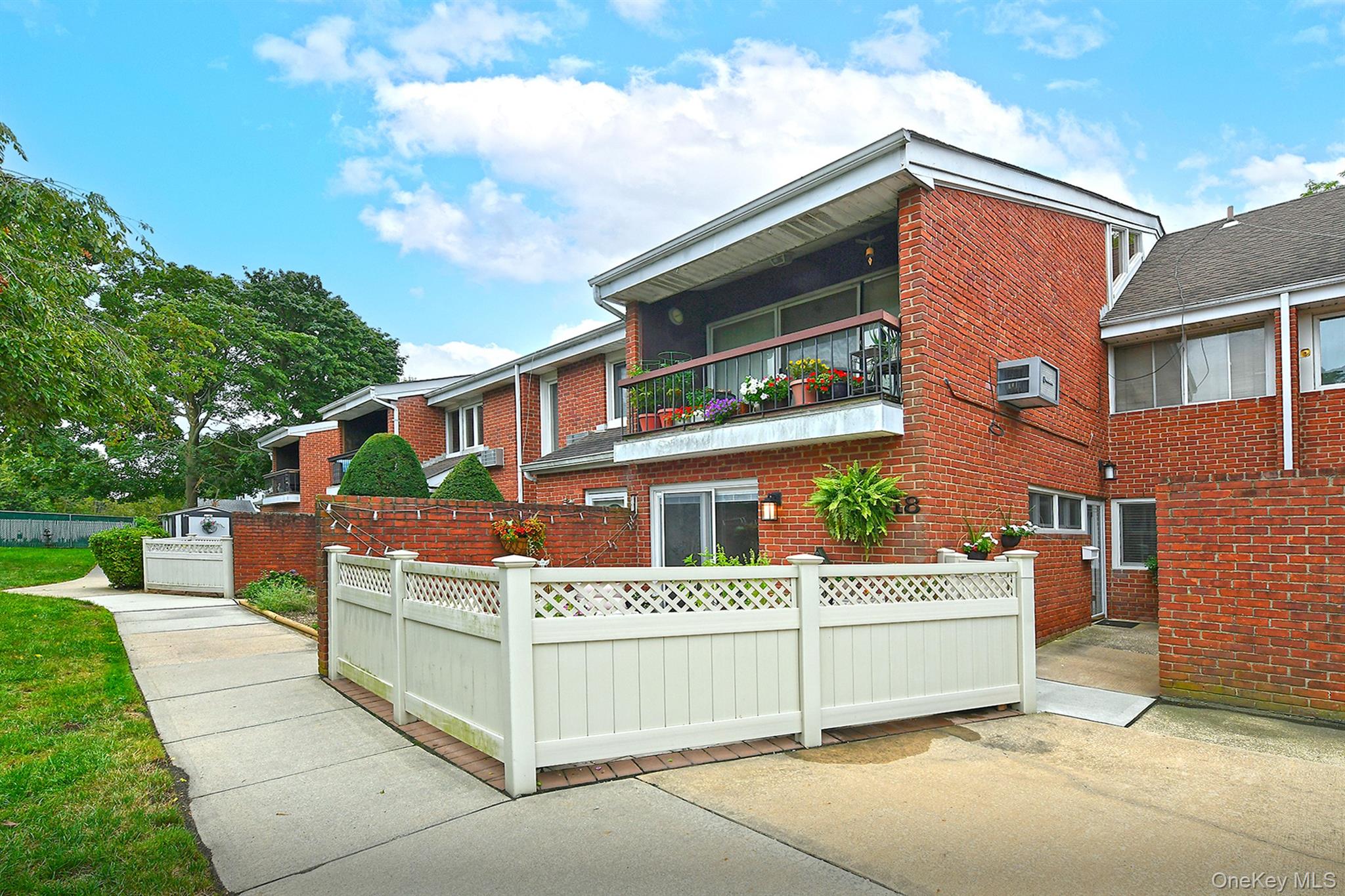 745 Conklin Street 18 Property Photo 22