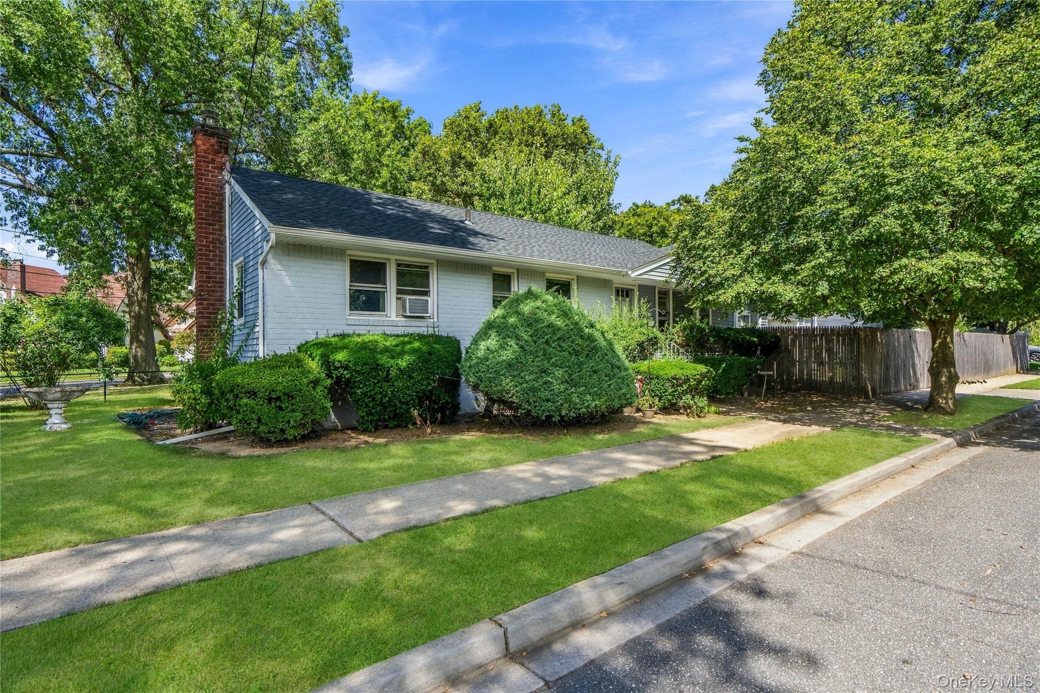 1691 Ivanhoe Drive Property Photo 1